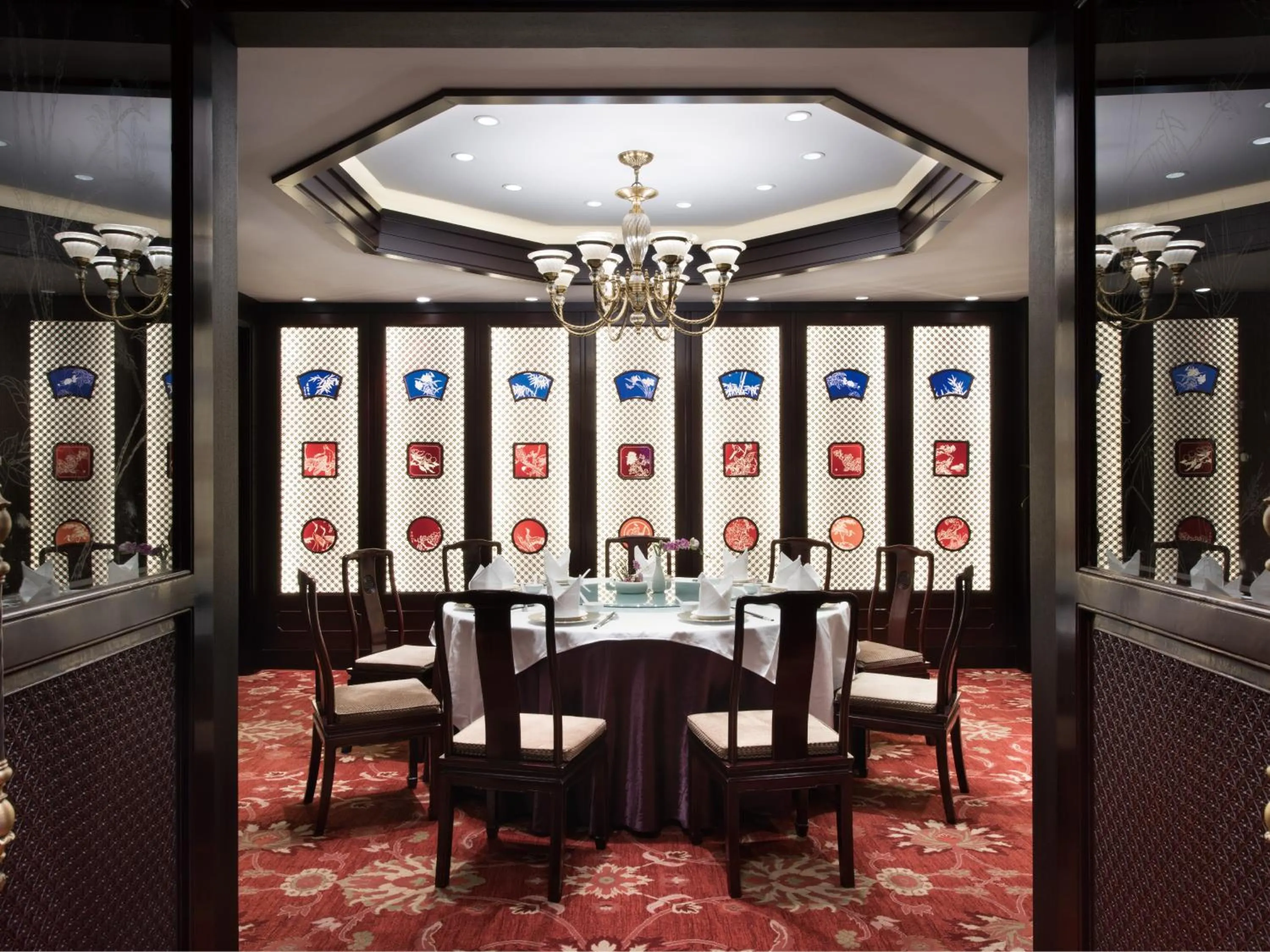 Restaurant/places to eat in White Swan Hotel