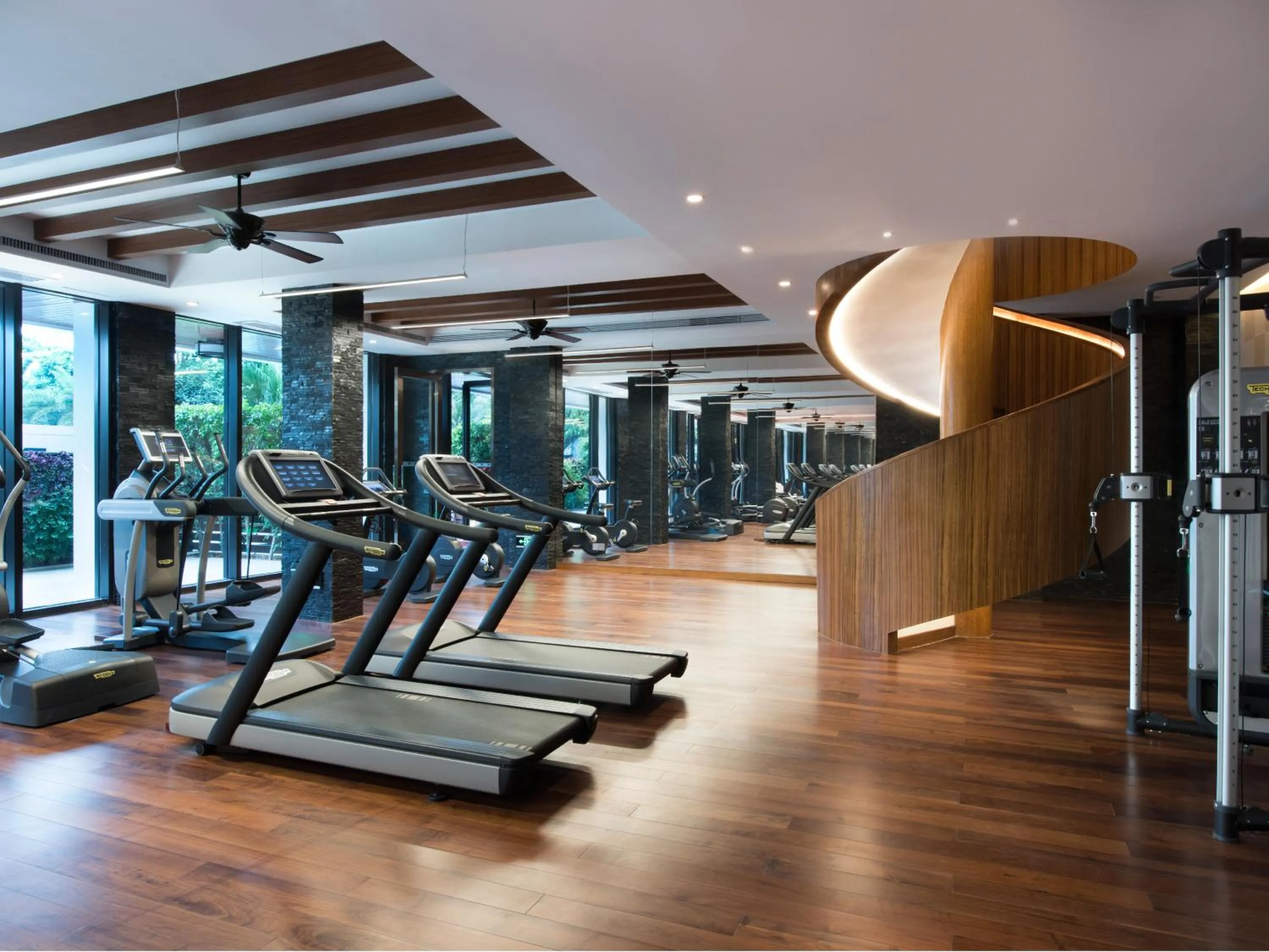 Fitness centre/facilities in White Swan Hotel