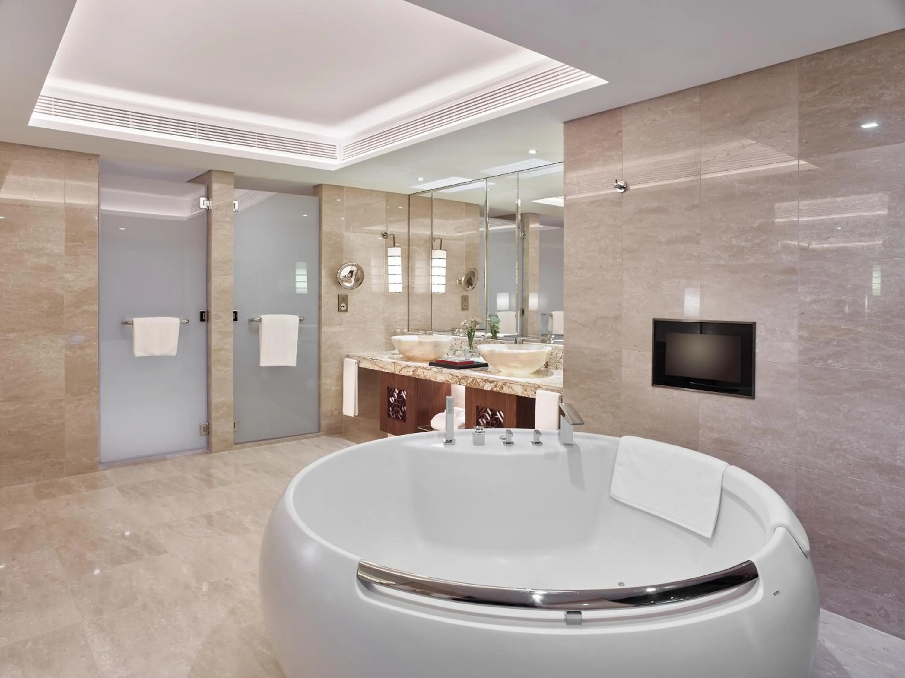 Toilet in White Swan Hotel