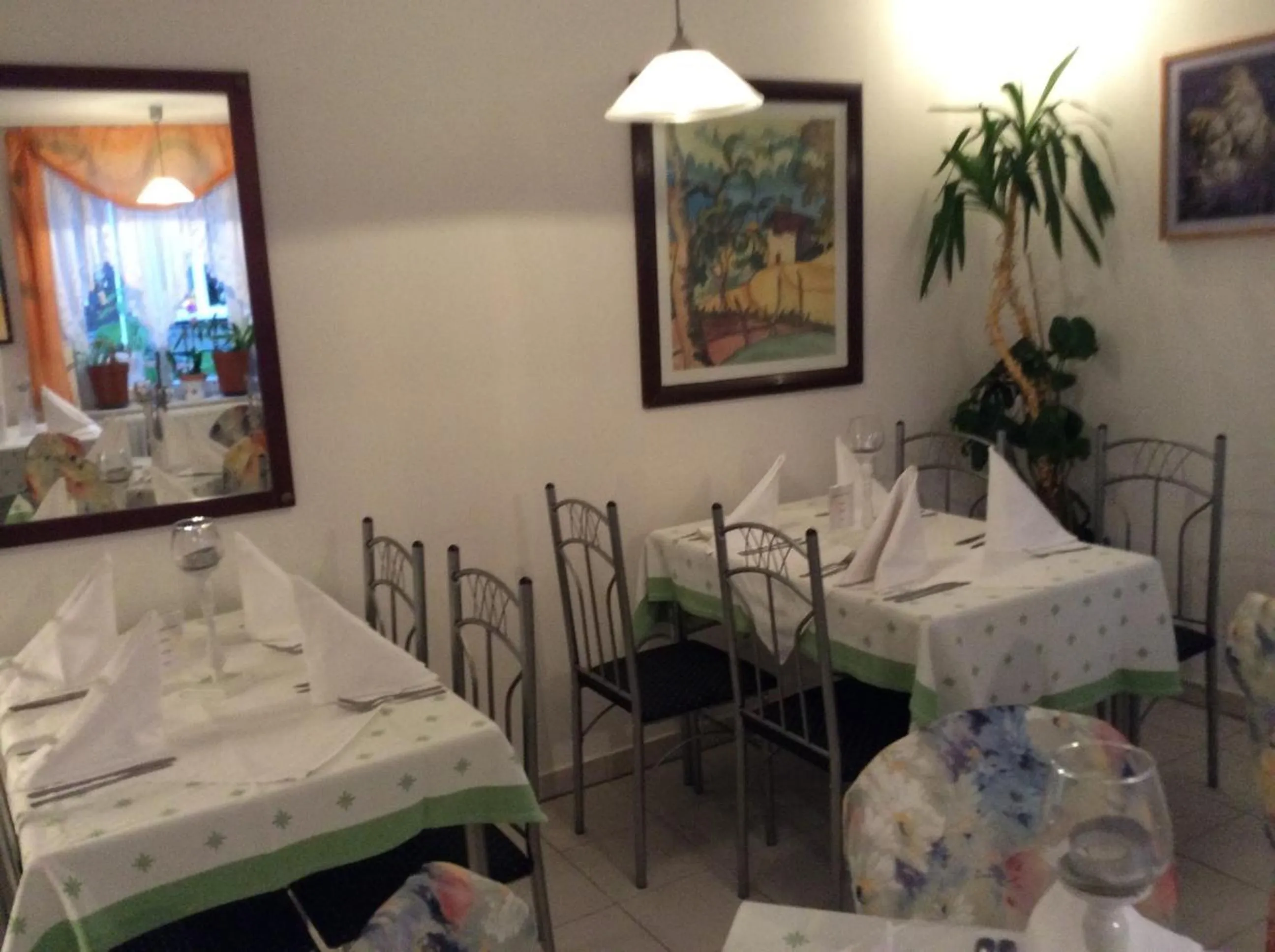 Restaurant/places to eat in Blumenhotel