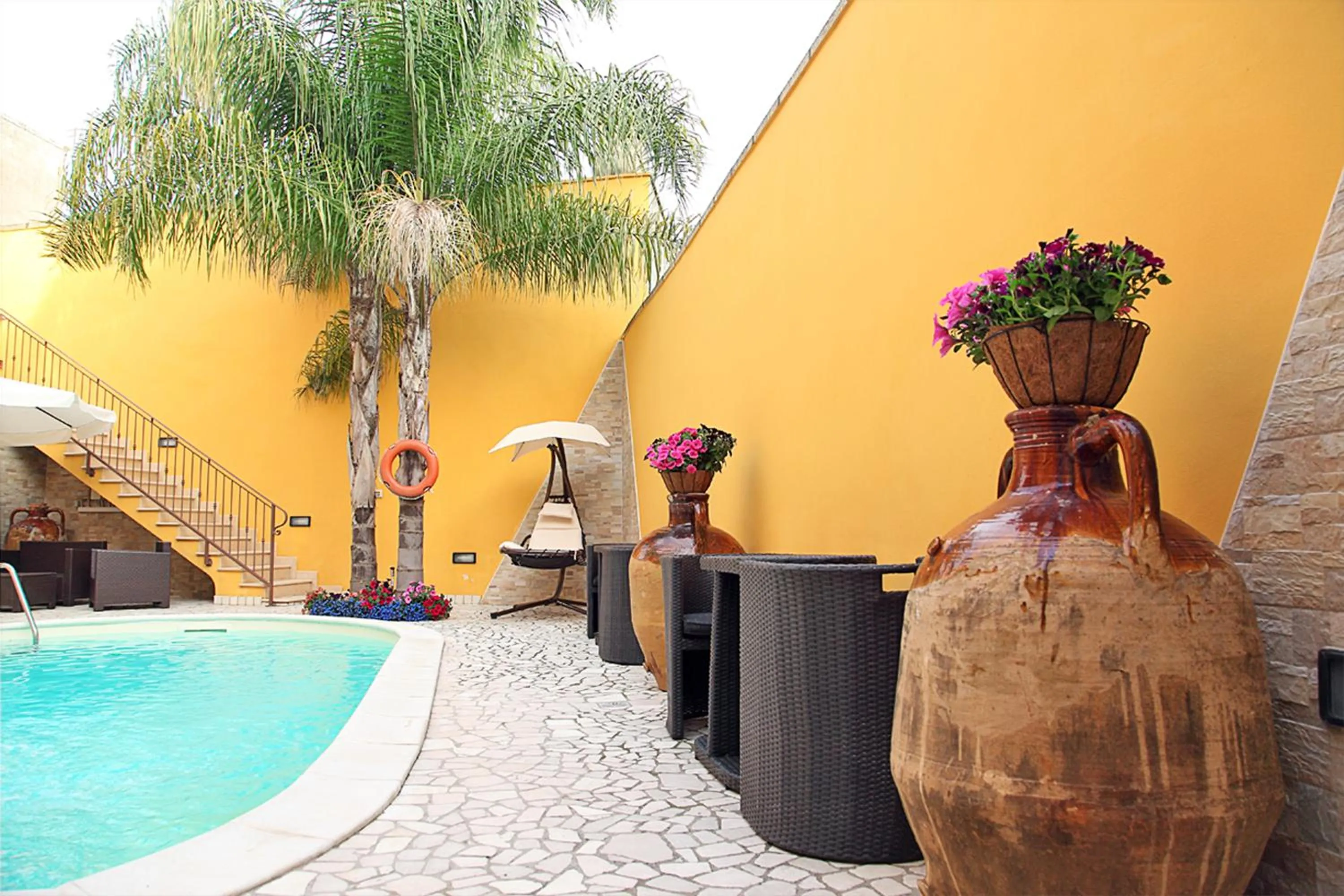 Swimming pool in B&B Corte Dei Figuli