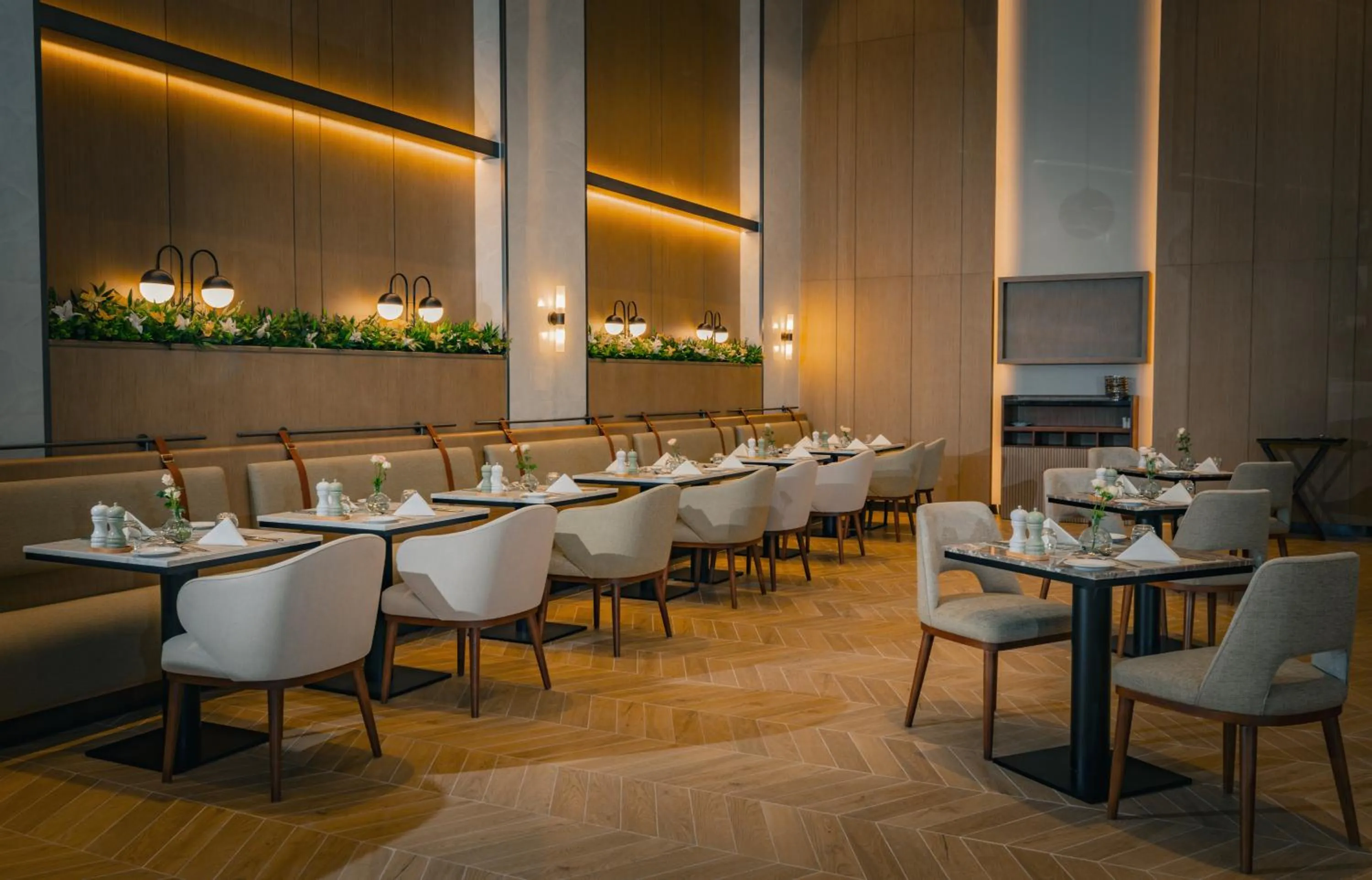 Restaurant/places to eat in First Grand Hotel