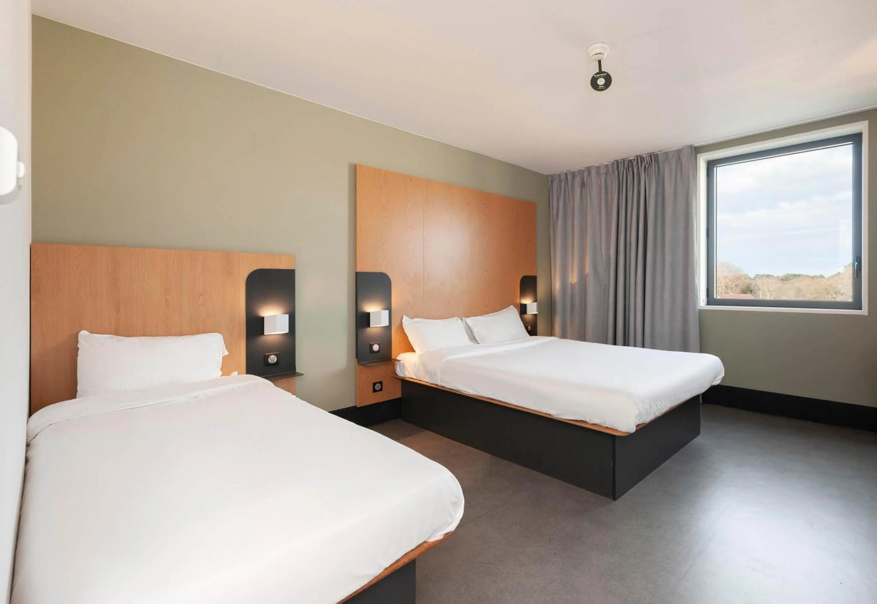 Bedroom, Bed in B&B HOTEL Bayonne Tarnos