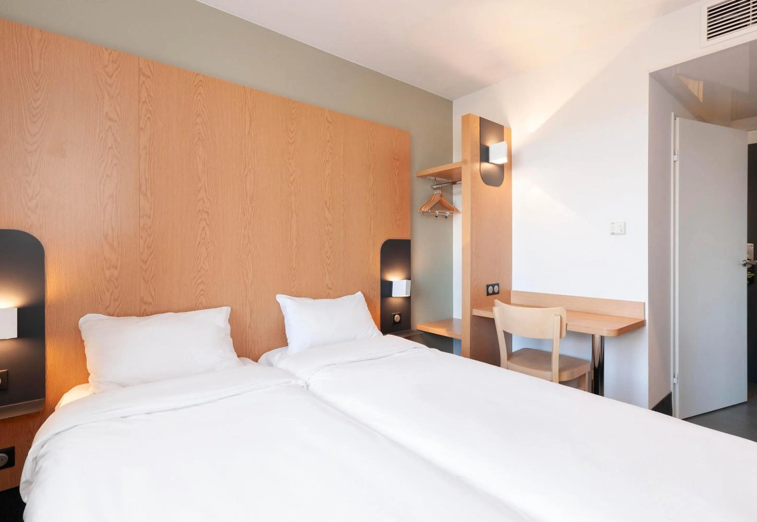 Bedroom, Bed in B&B HOTEL Bayonne Tarnos