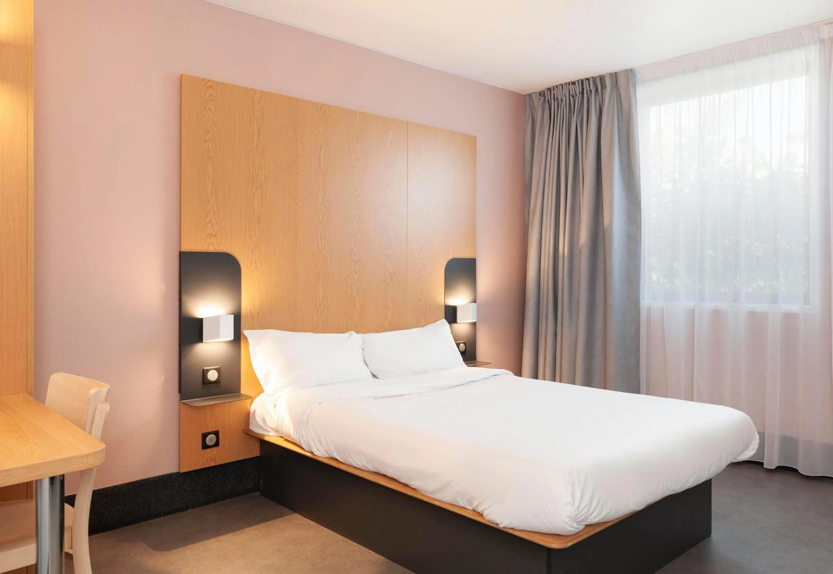 Bedroom, Bed in B&B HOTEL Bayonne Tarnos