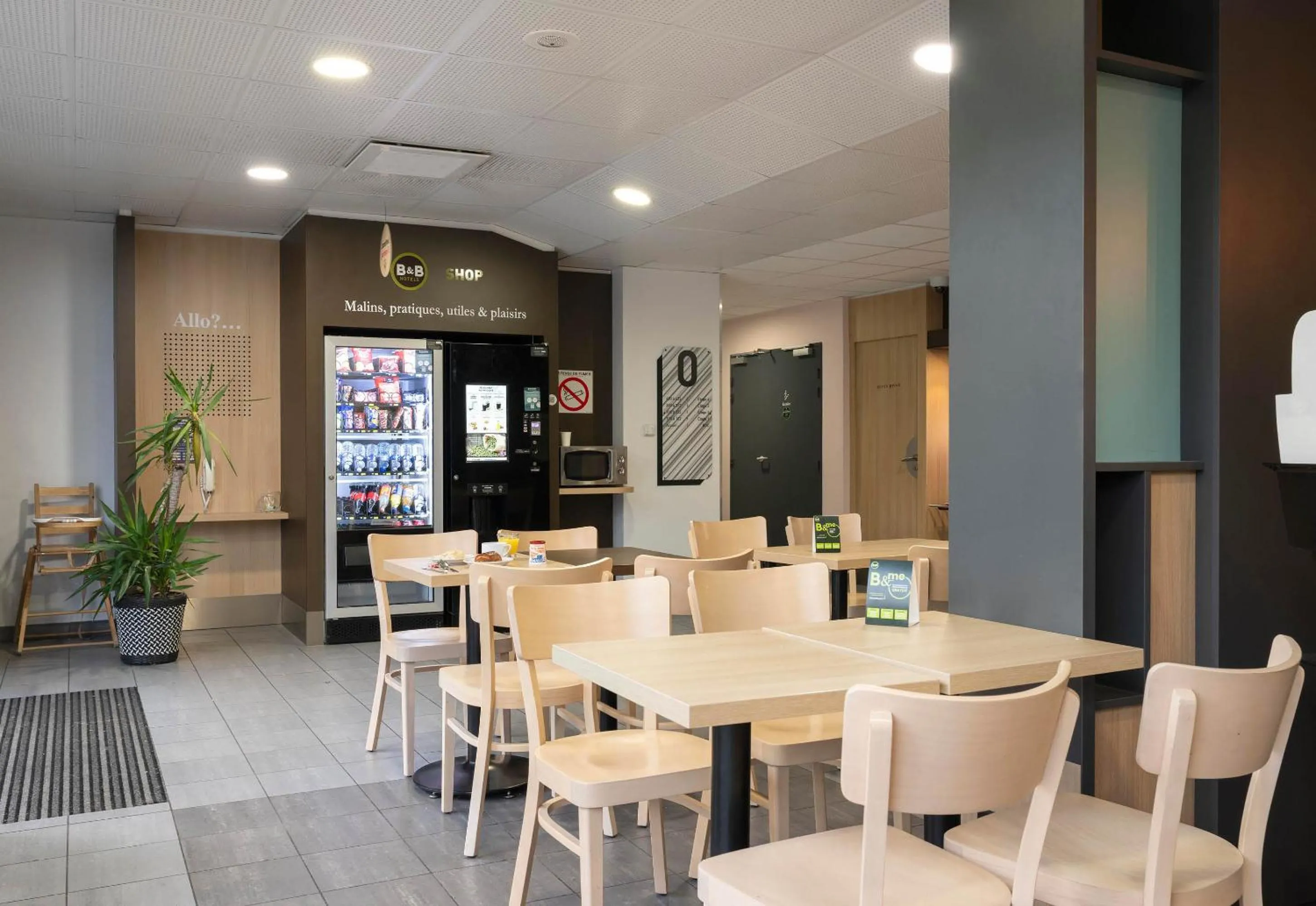 Restaurant/places to eat in B&B HOTEL Bayonne Tarnos