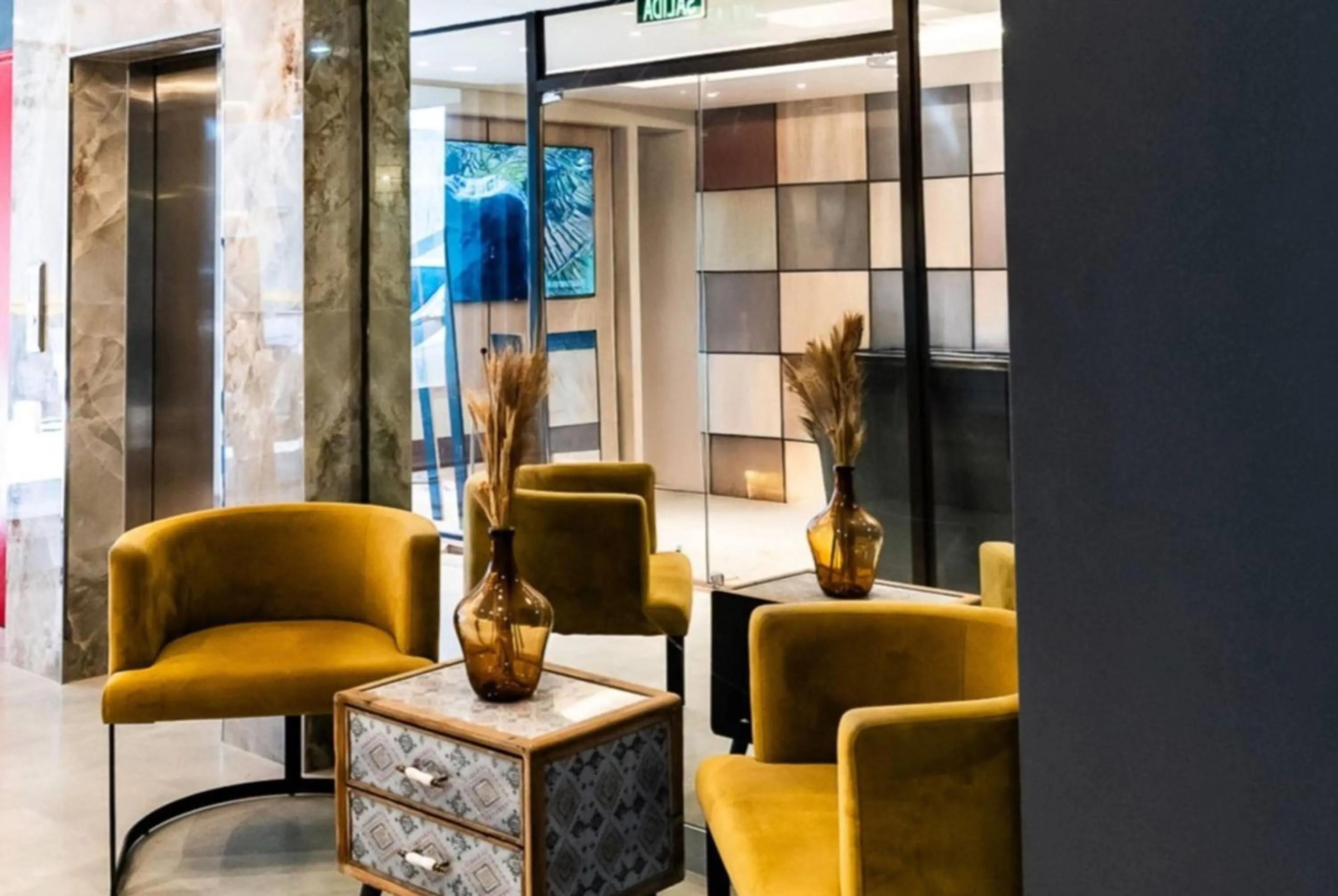 Lobby or reception in Ramada Suites by Wyndham Asuncion Aeropuerto