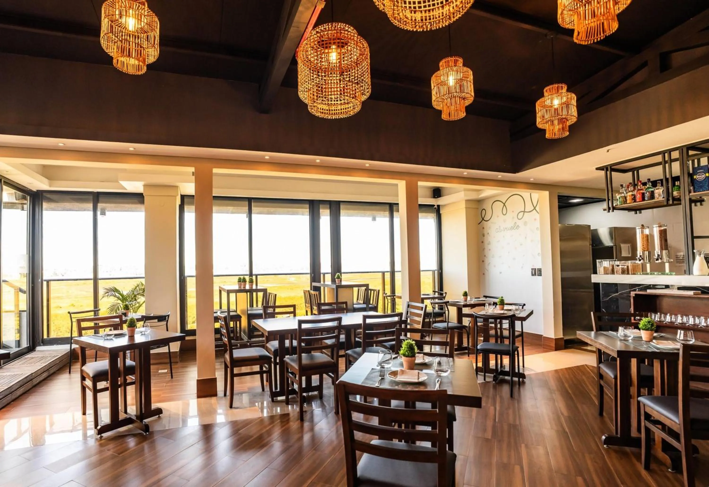 Restaurant/places to eat in Ramada Suites by Wyndham Asuncion Aeropuerto