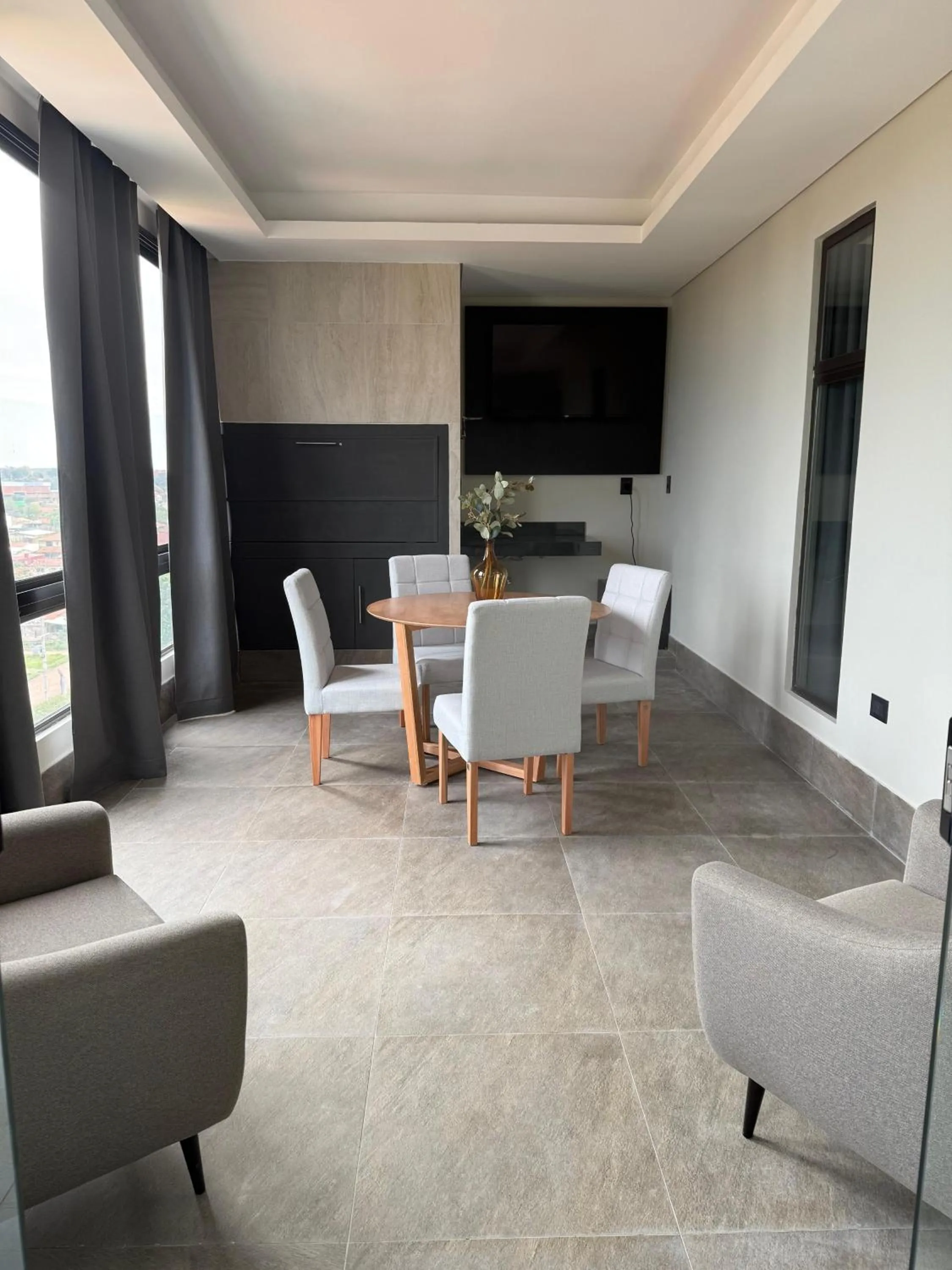 Ramada Suites by Wyndham Asuncion Aeropuerto