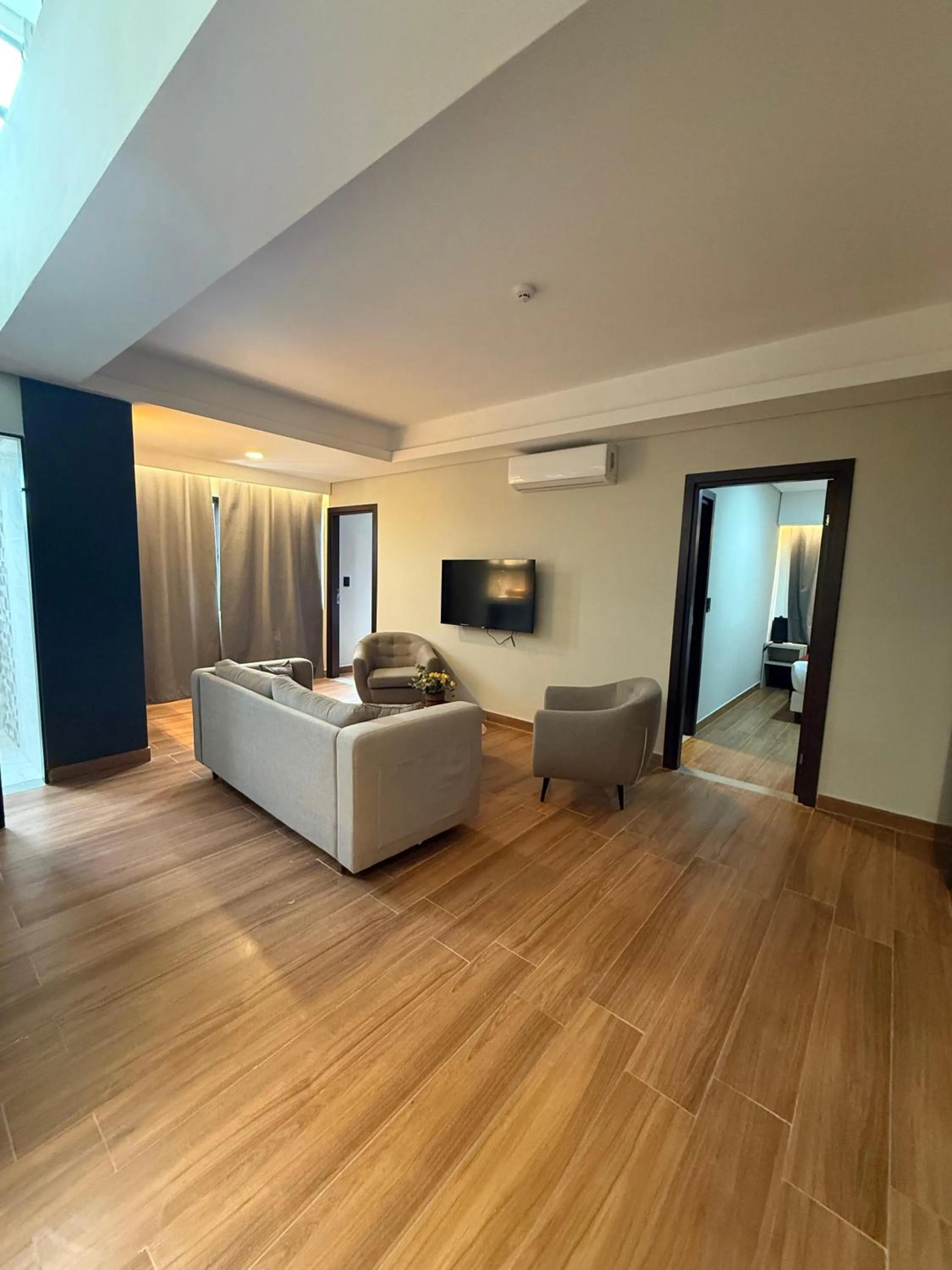 Ramada Suites by Wyndham Asuncion Aeropuerto