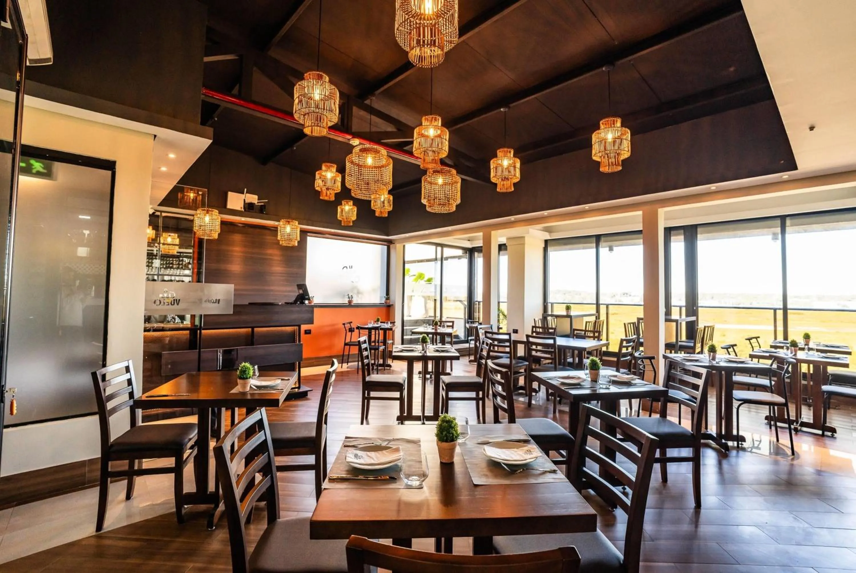 Restaurant/places to eat in Ramada Suites by Wyndham Asuncion Aeropuerto