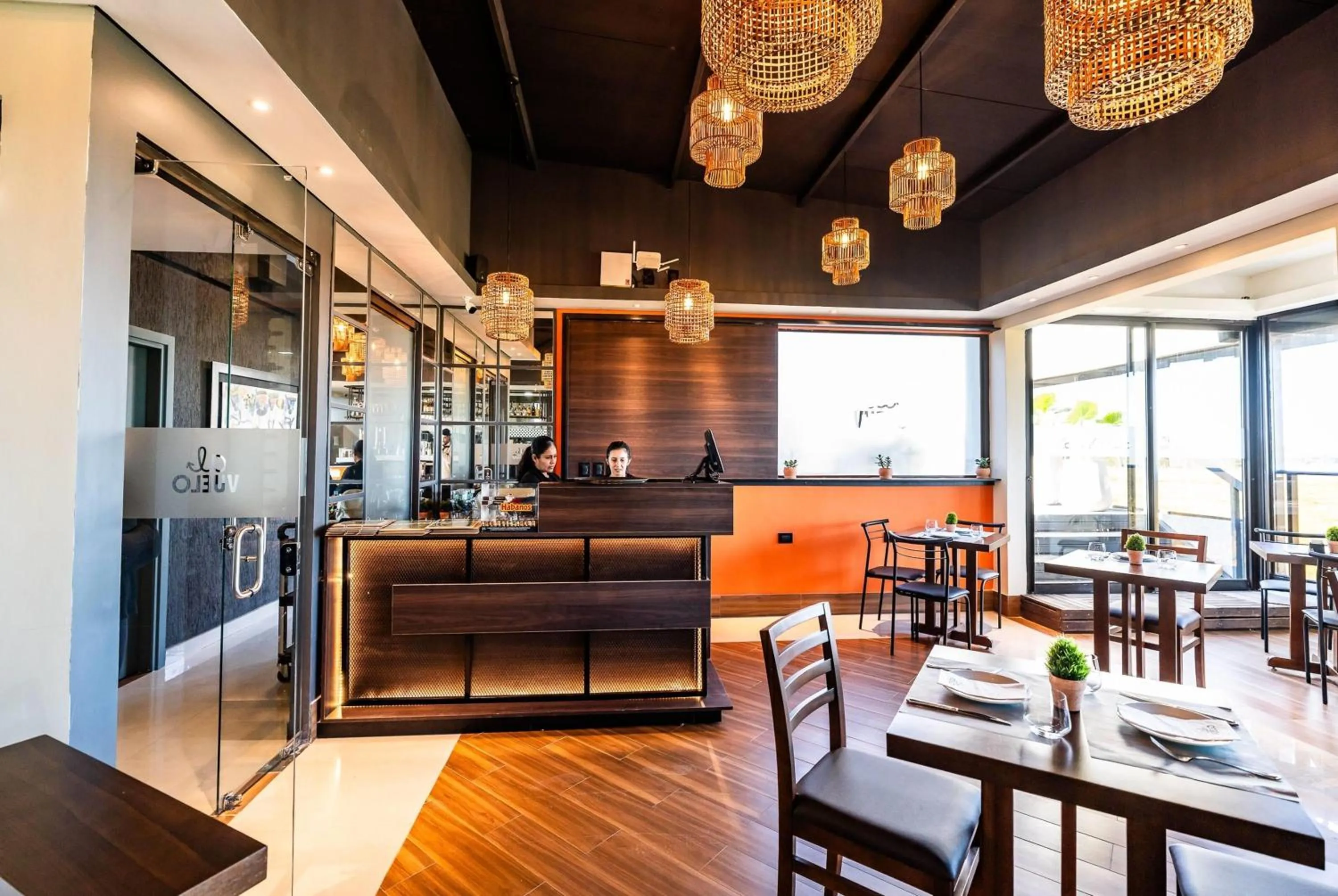 Restaurant/places to eat in Ramada Suites by Wyndham Asuncion Aeropuerto