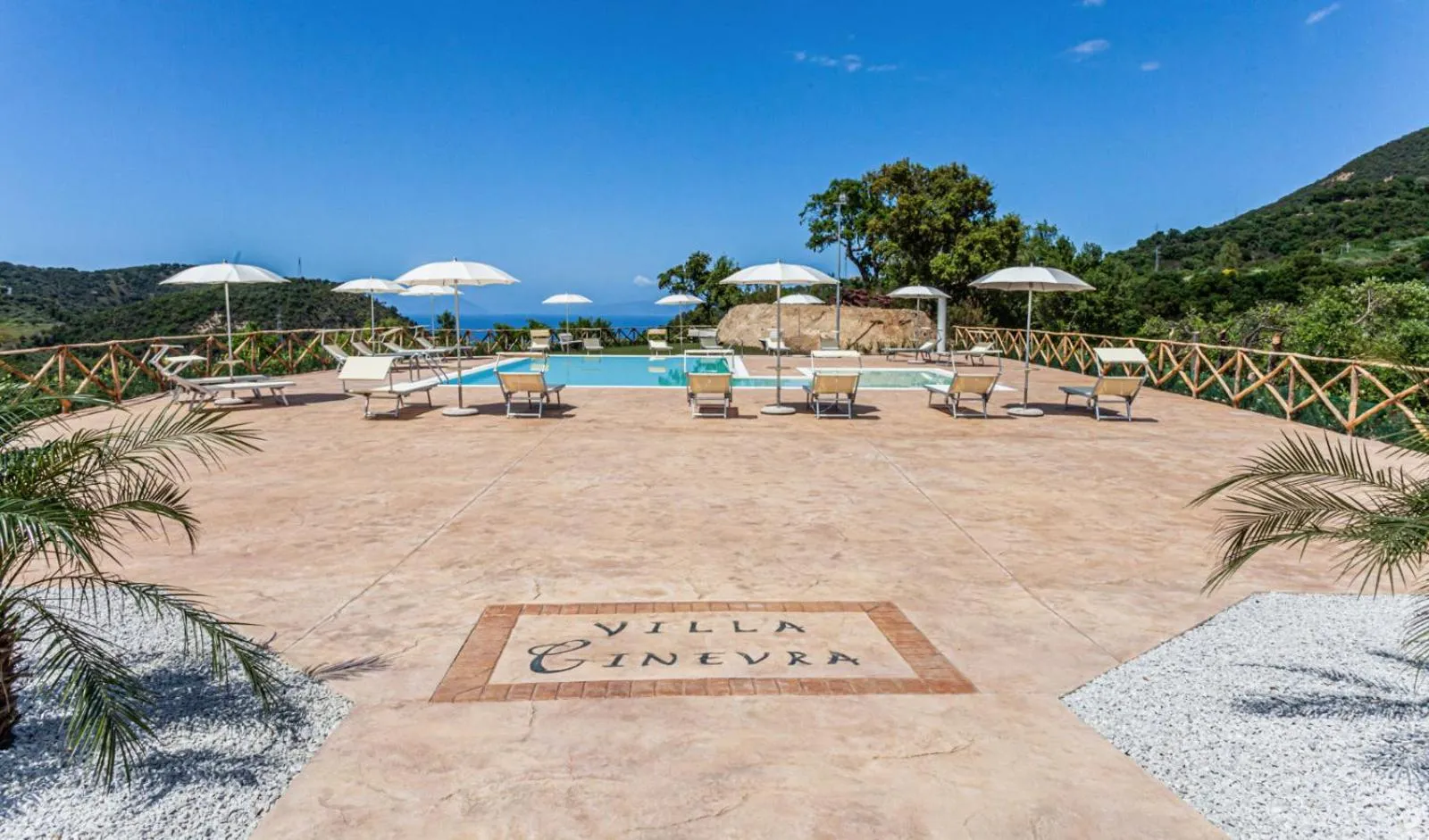 Swimming pool in Villa Ginevra Resort Agrituristico