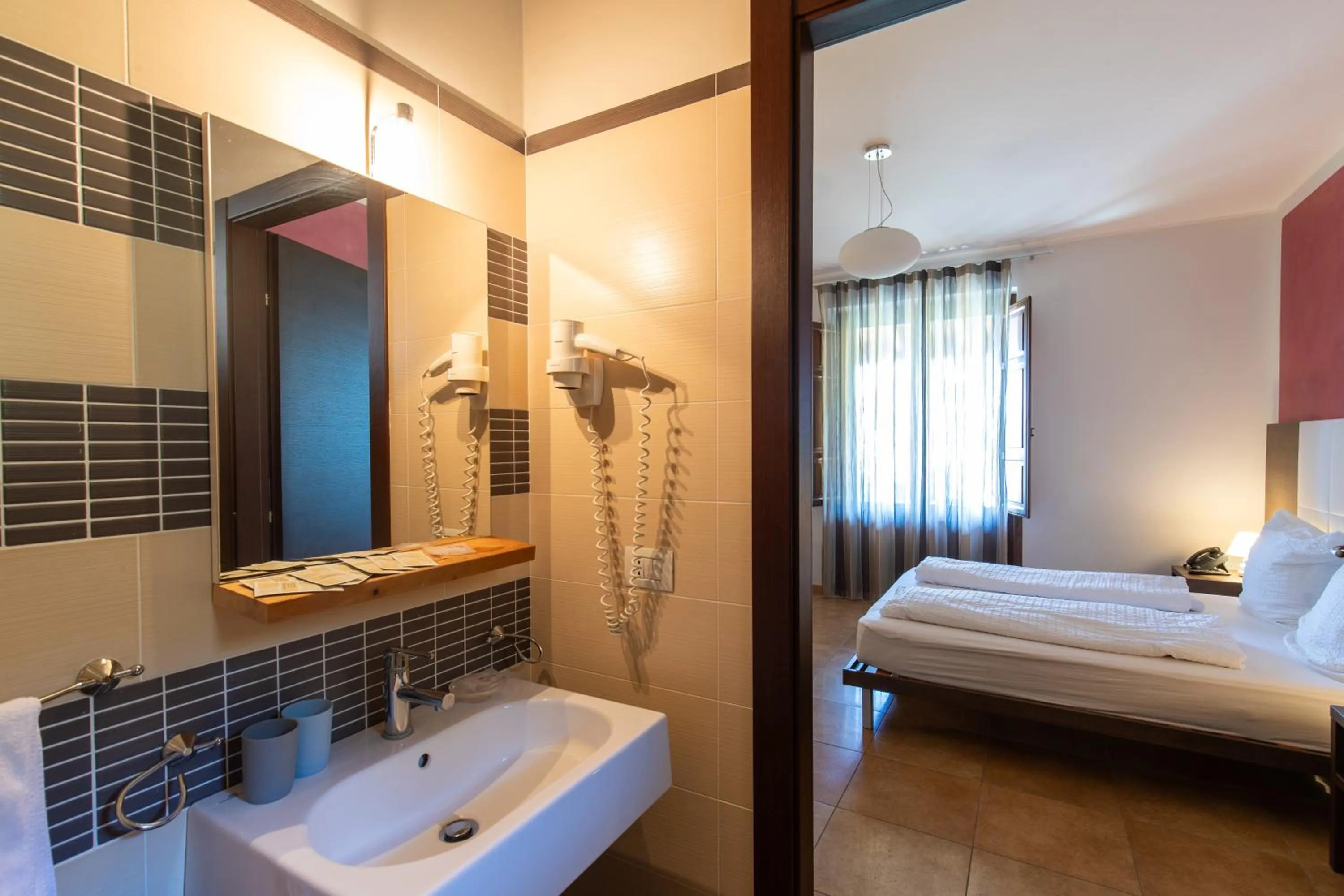 Bathroom, Bed in Villa Ginevra Resort Agrituristico