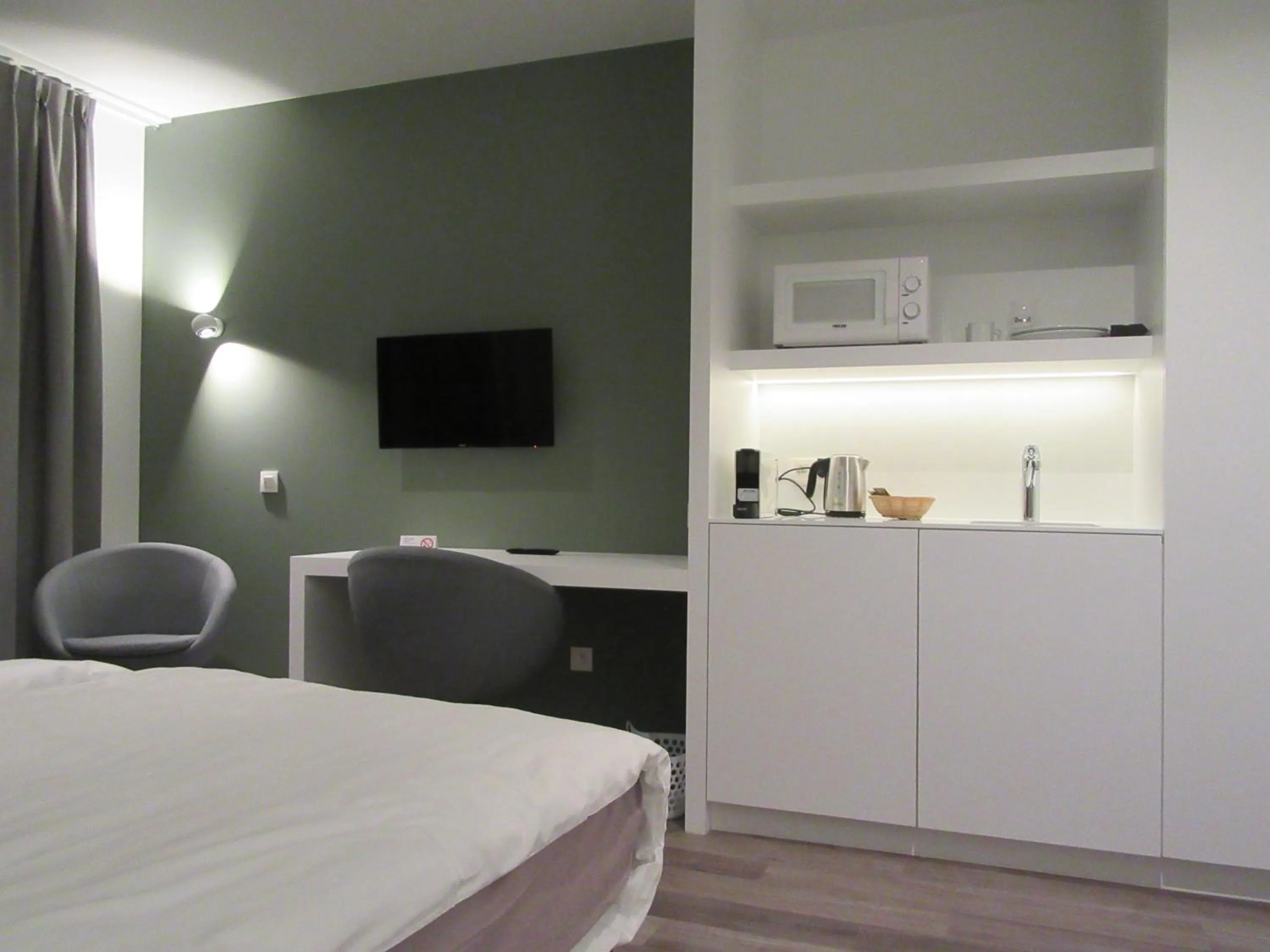 Kitchen or kitchenette, Bed in Hotel Muske Pitter