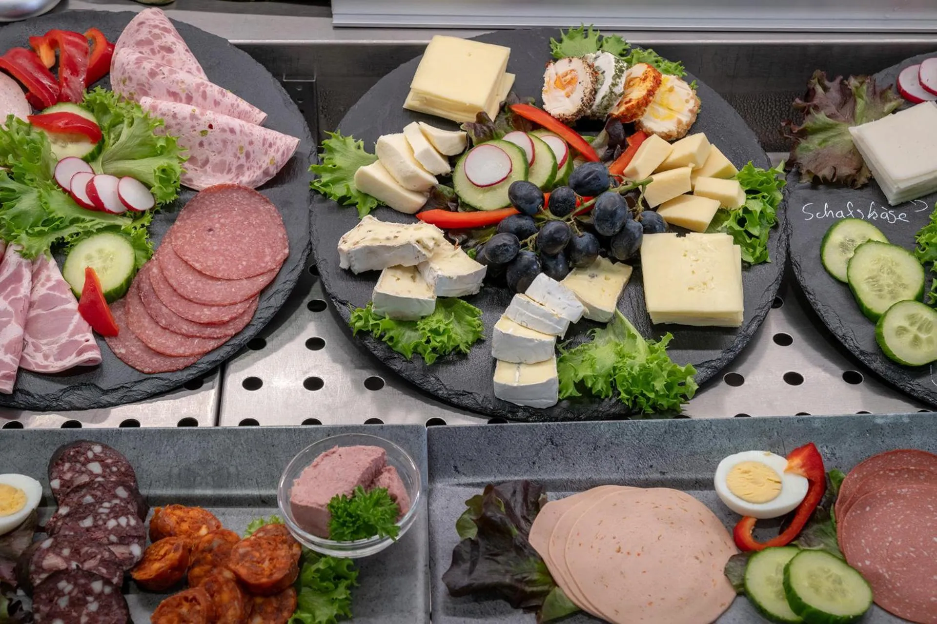 Buffet breakfast in Gästehaus am Schloss