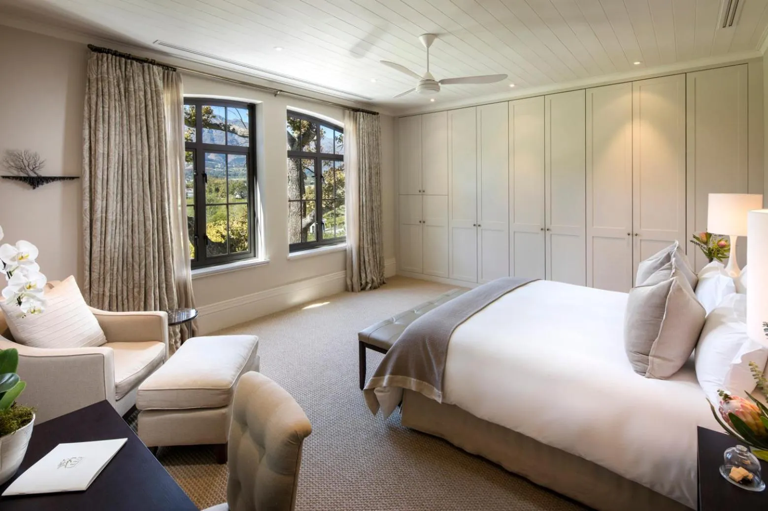 Photo of the whole room, Bed in Leeu Estates