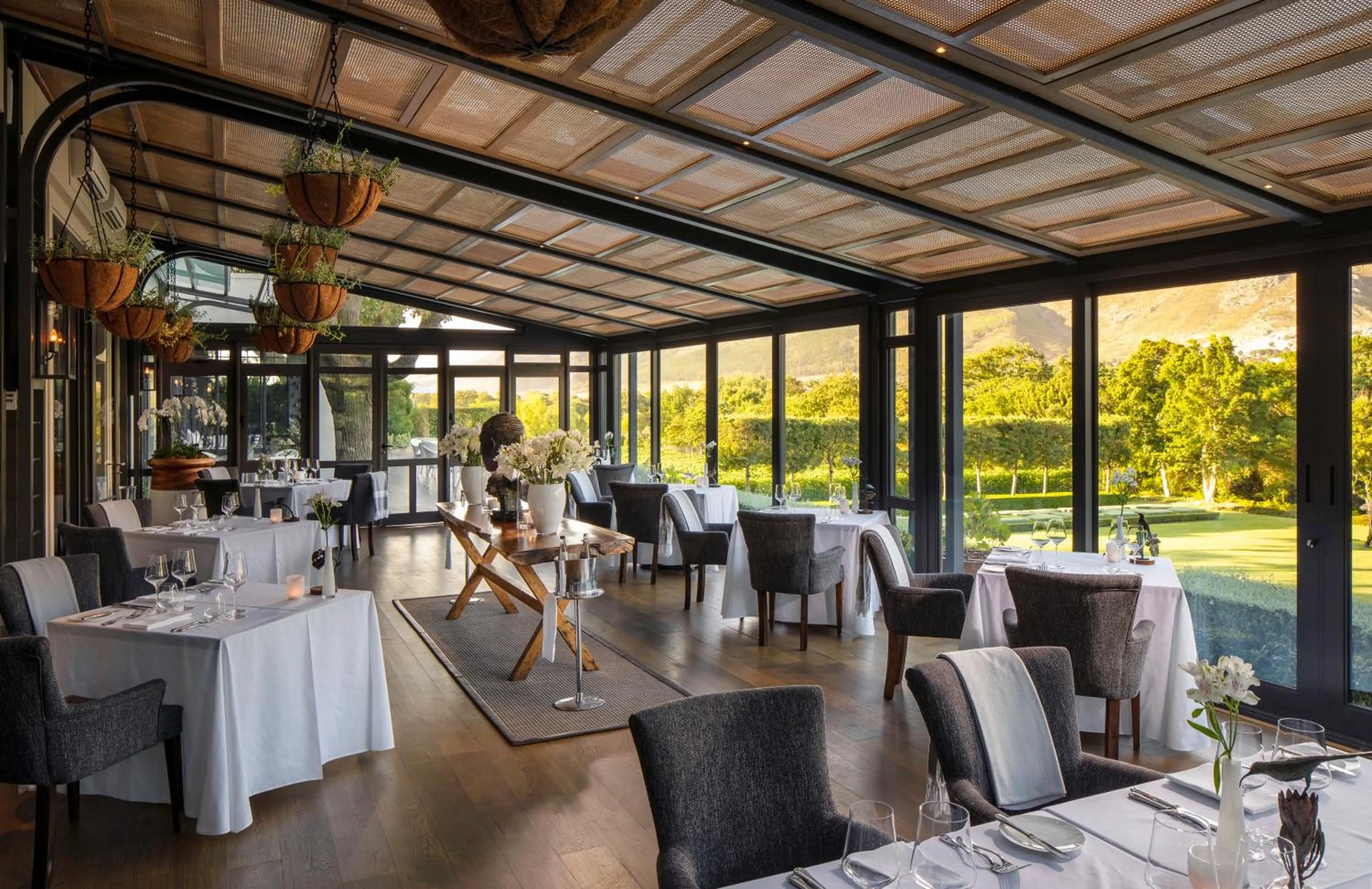 Restaurant/places to eat in Leeu Estates