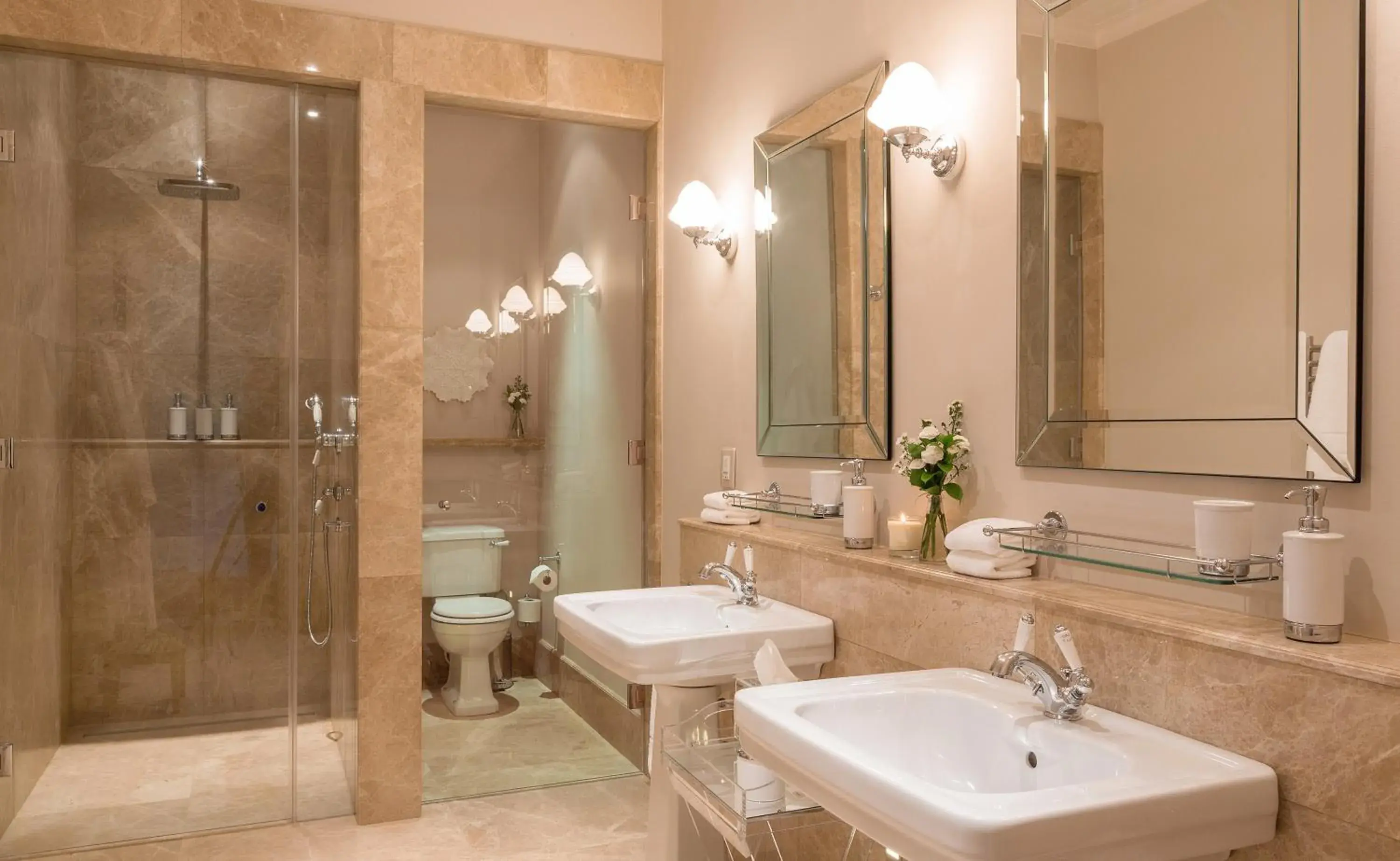 Deluxe Double Room in Leeu Estates Deluxe Double Room in Leeu Estates