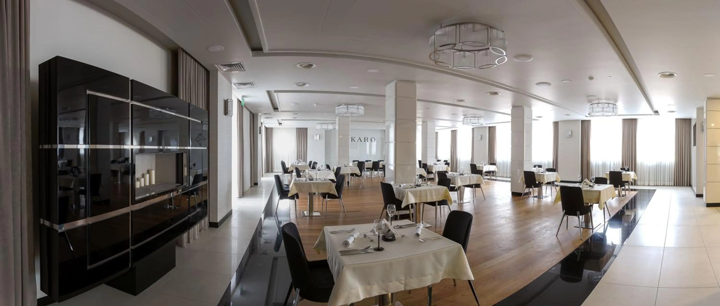 Restaurant/places to eat in Hotel KARO