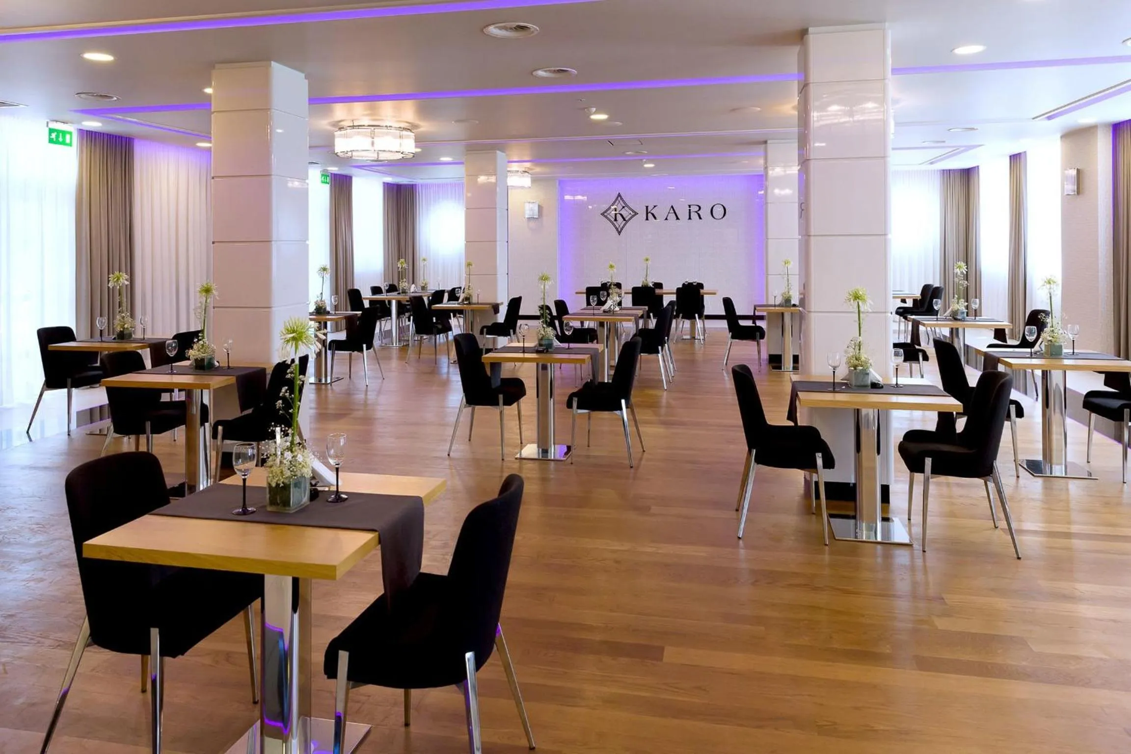 Restaurant/places to eat in Hotel KARO