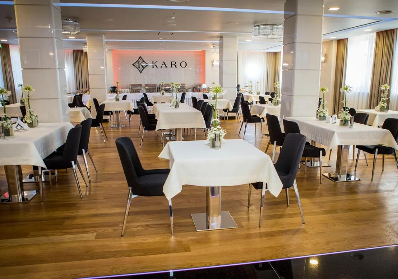 Restaurant/places to eat in Hotel KARO