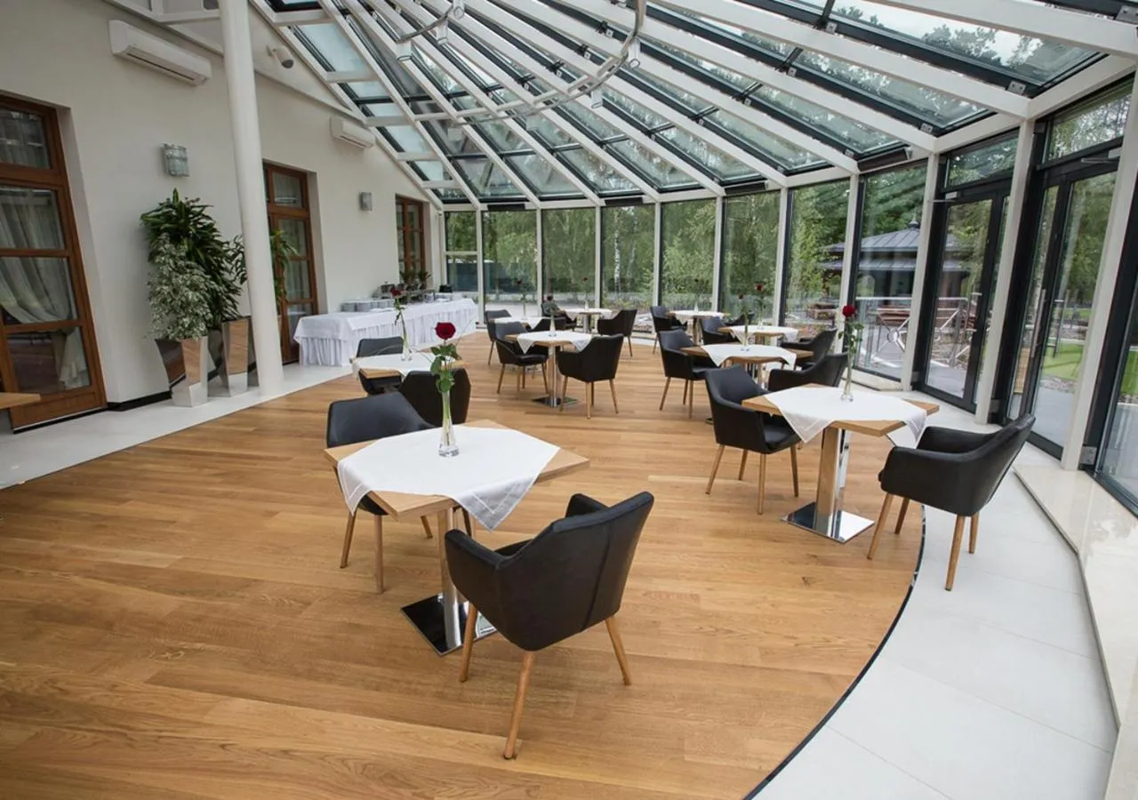 Restaurant/places to eat in Hotel KARO