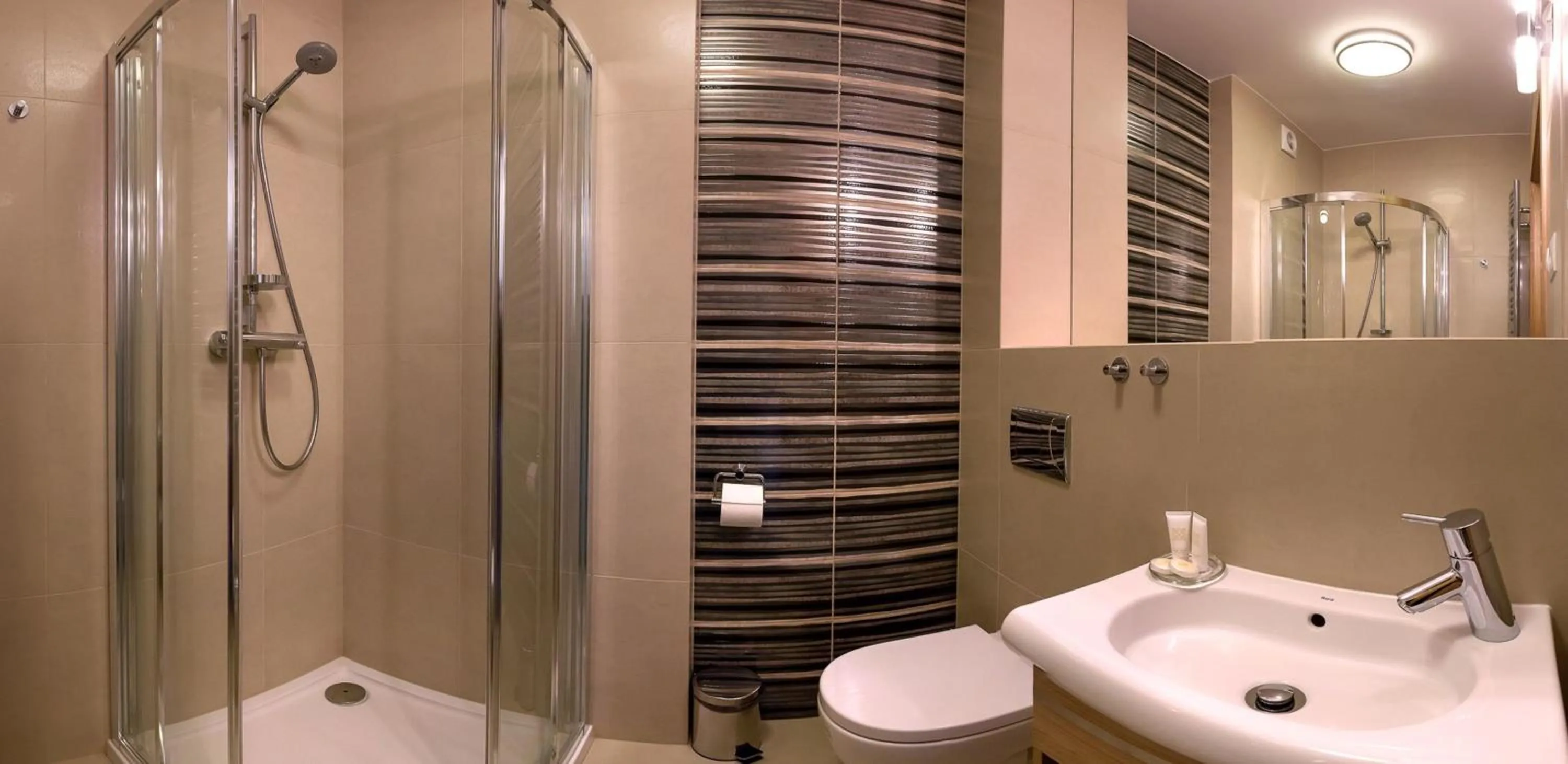 Bathroom in Hotel KARO