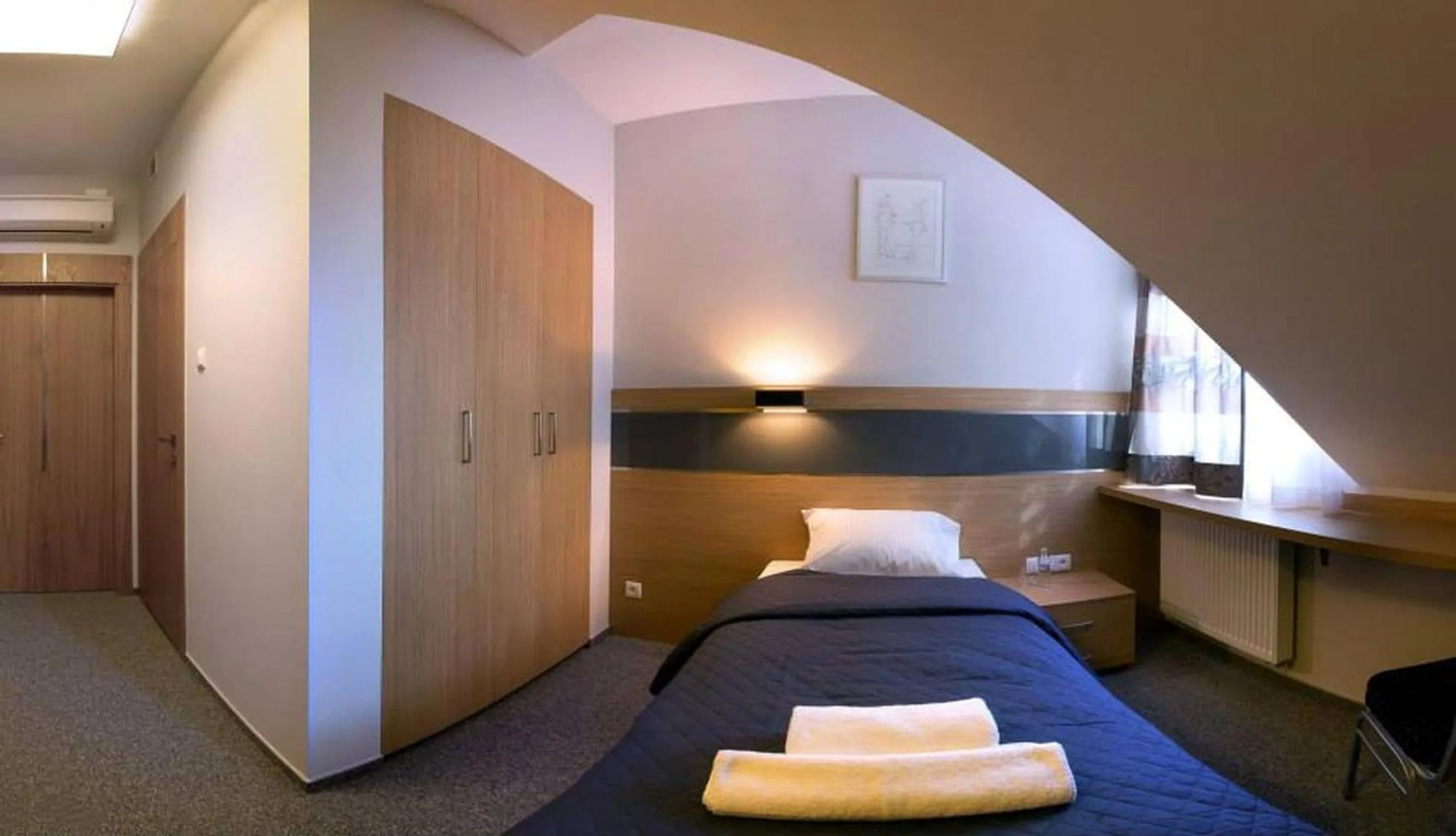 Photo of the whole room, Bed in Hotel KARO