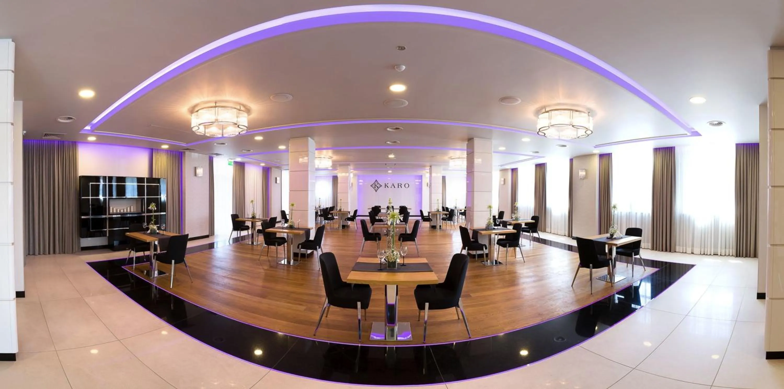 Restaurant/places to eat in Hotel KARO