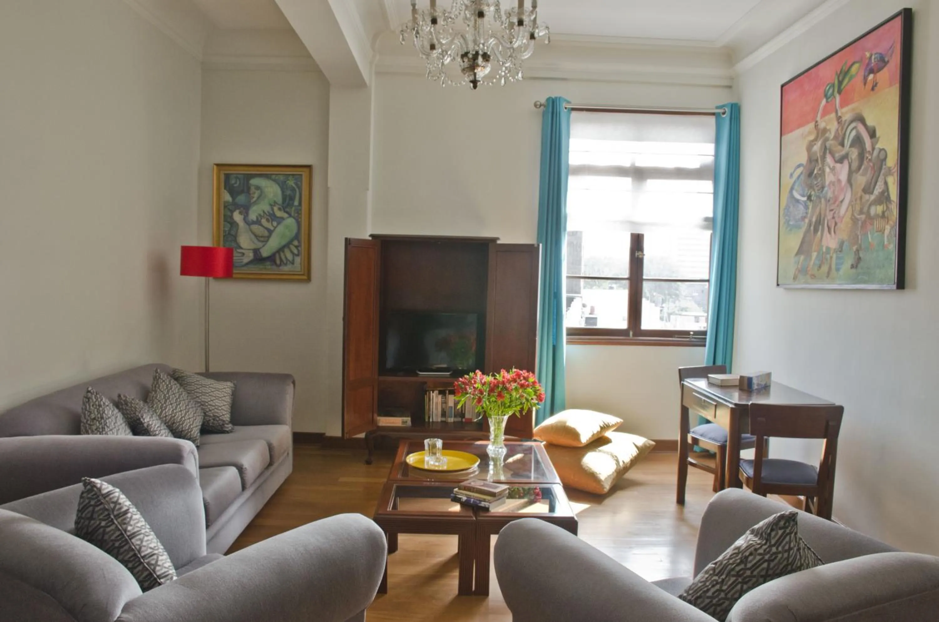 Communal lounge/ TV room in Larq'a Park Rooms