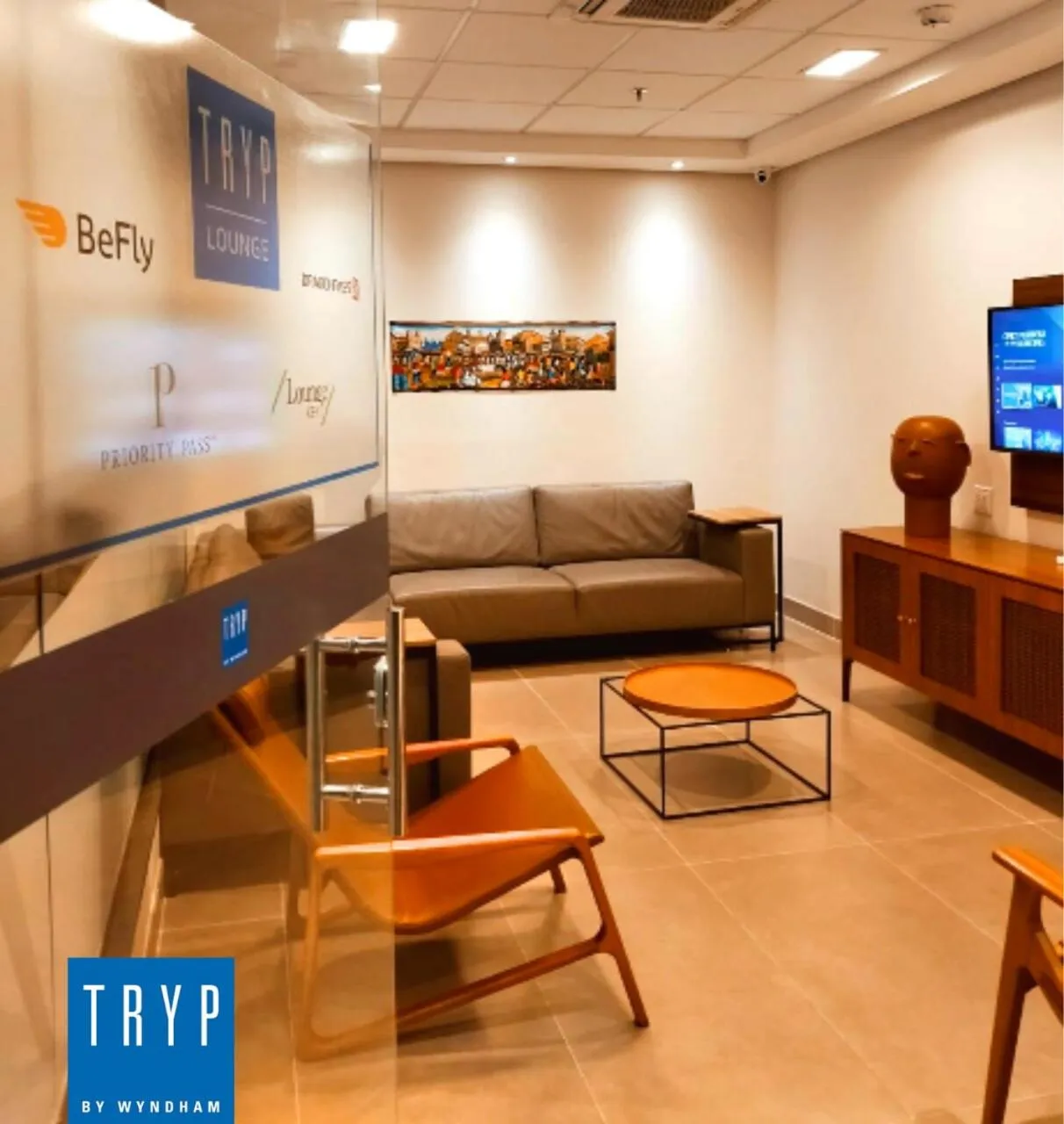 Communal lounge/ TV room in TRYP BY WYNDHAM São Paulo Airport - Hotel de Transito Terminal 3 -Lado Ar - Área restrita á passageiros já embarcados - Piso 1