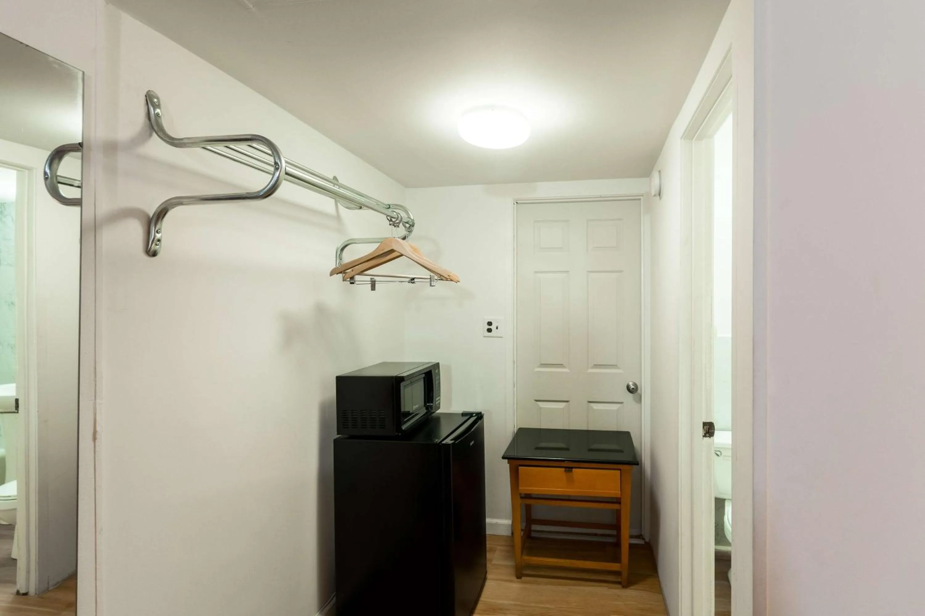 Photo of the whole room in Flamingo Motel