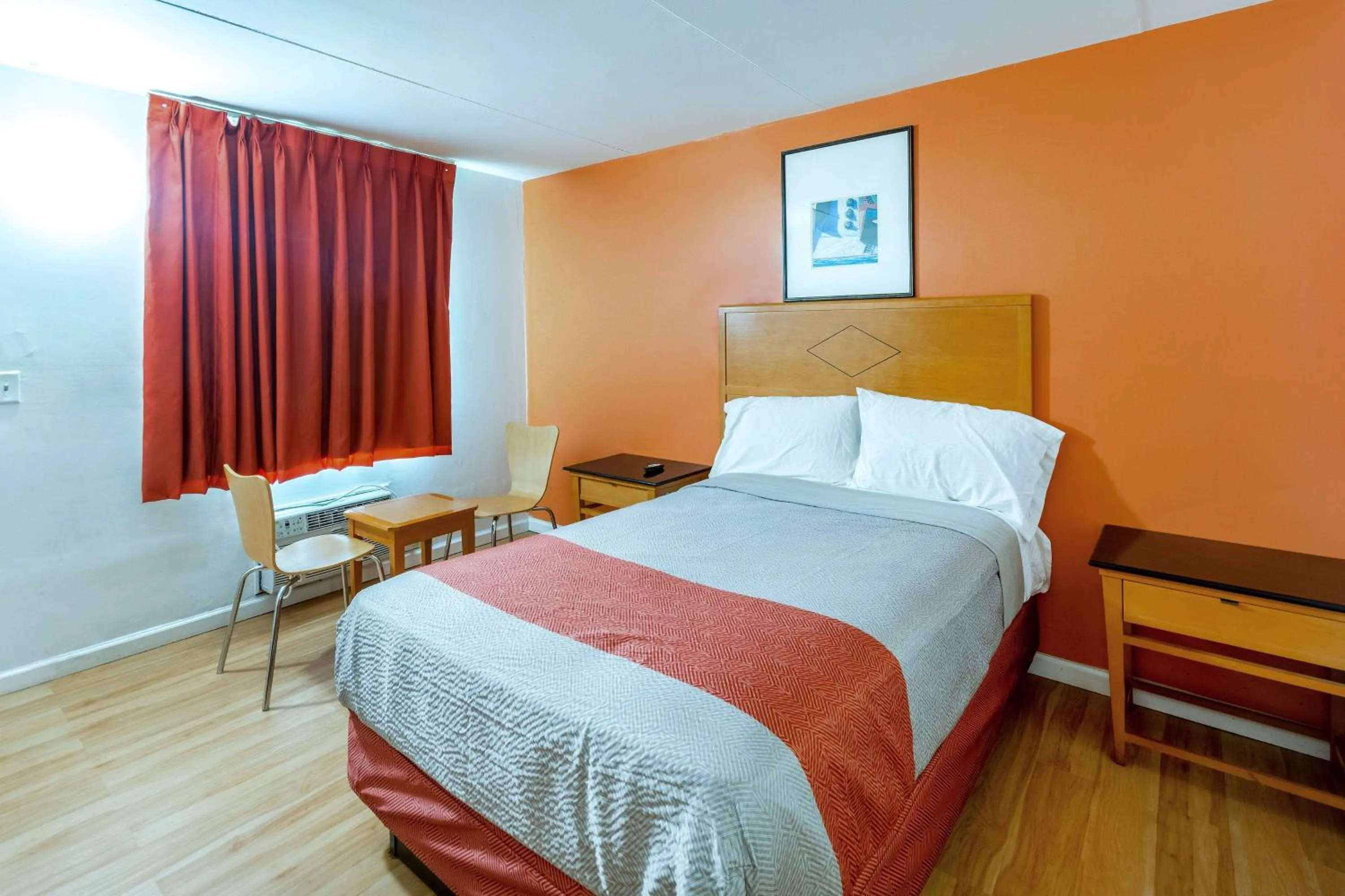 Photo of the whole room in Flamingo Motel