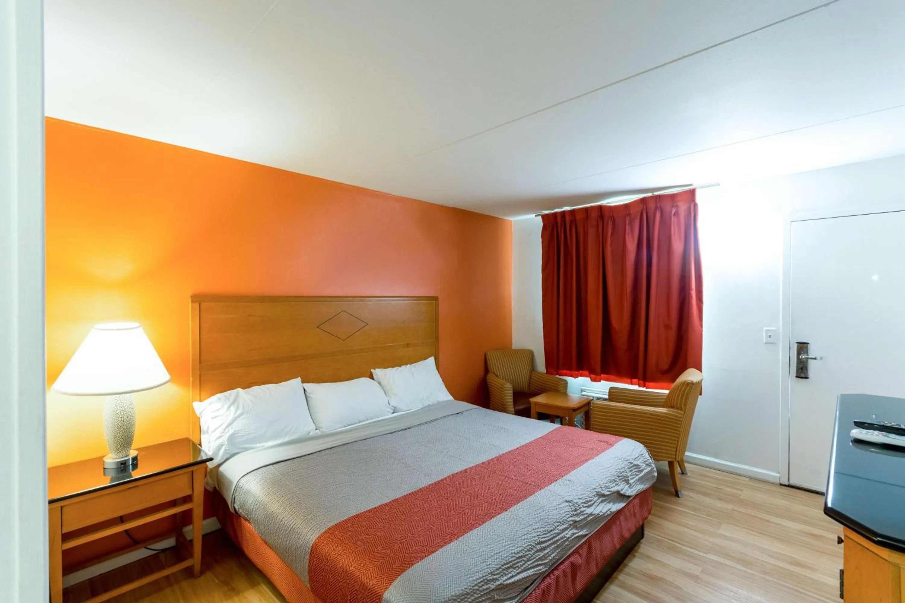 Photo of the whole room in Flamingo Motel