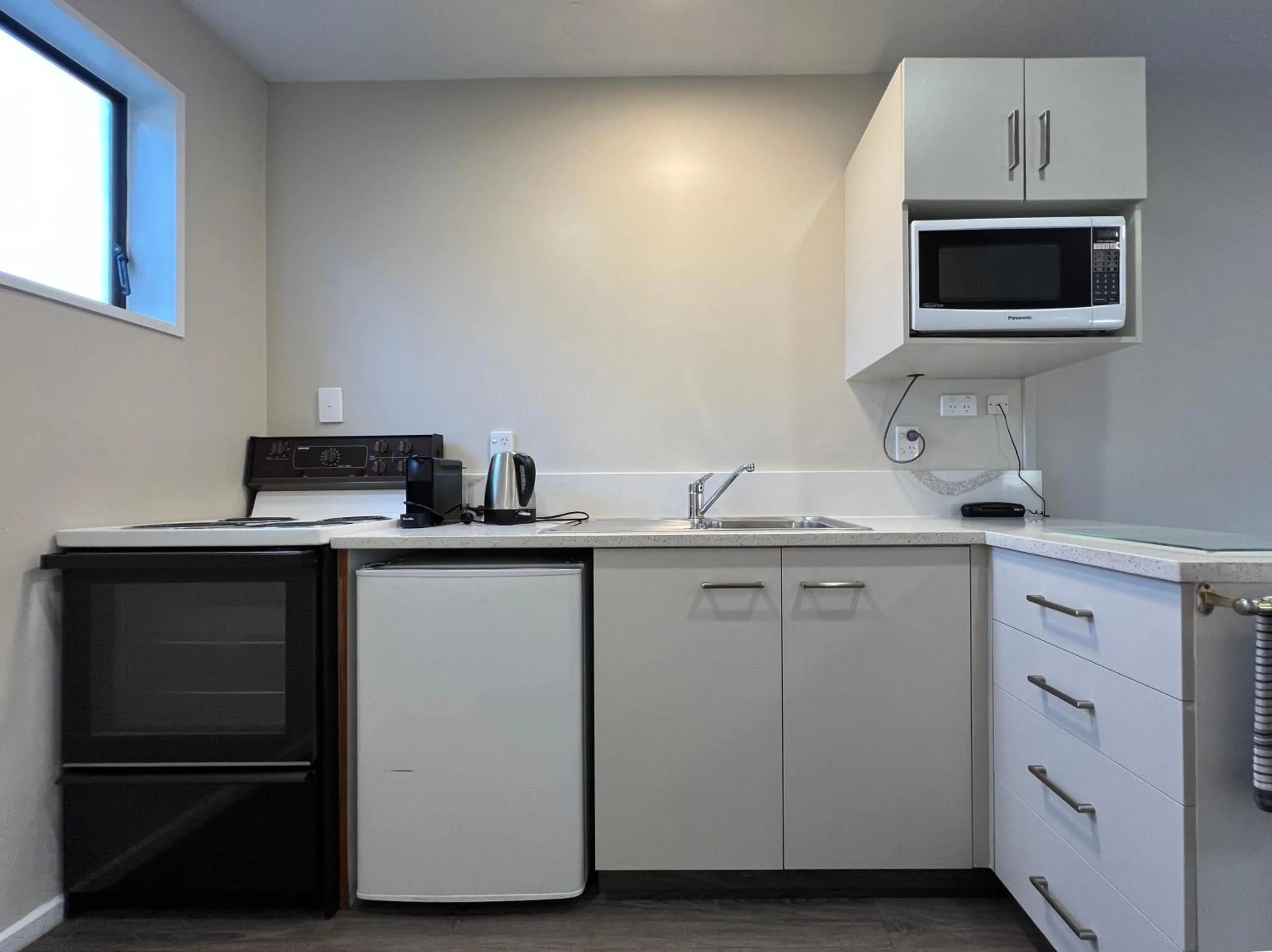 Kitchen or kitchenette in Strathern Motor Lodge