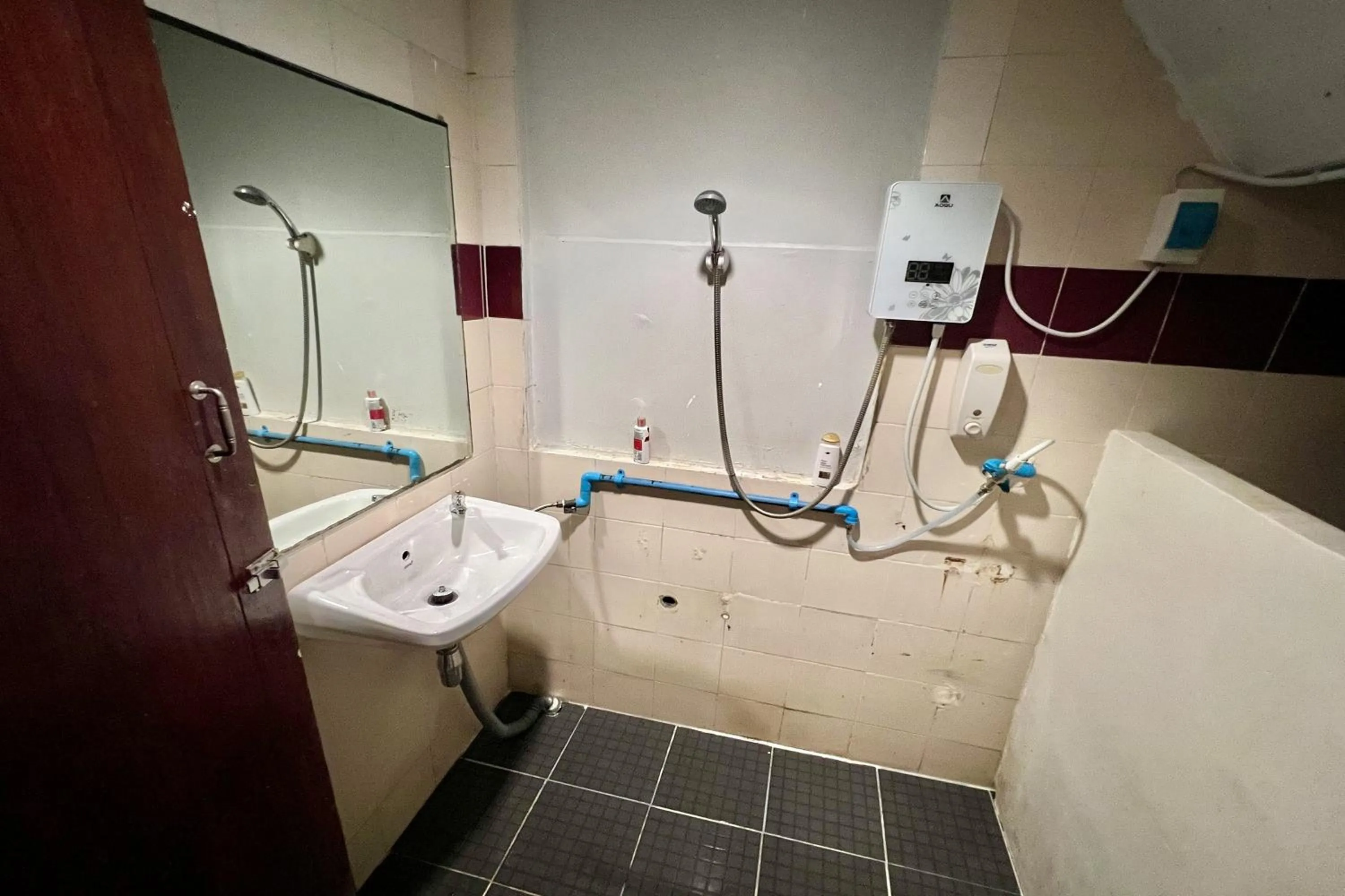 Bathroom in Orchid Hostel Near Bumrungrad hospital and Nana Market