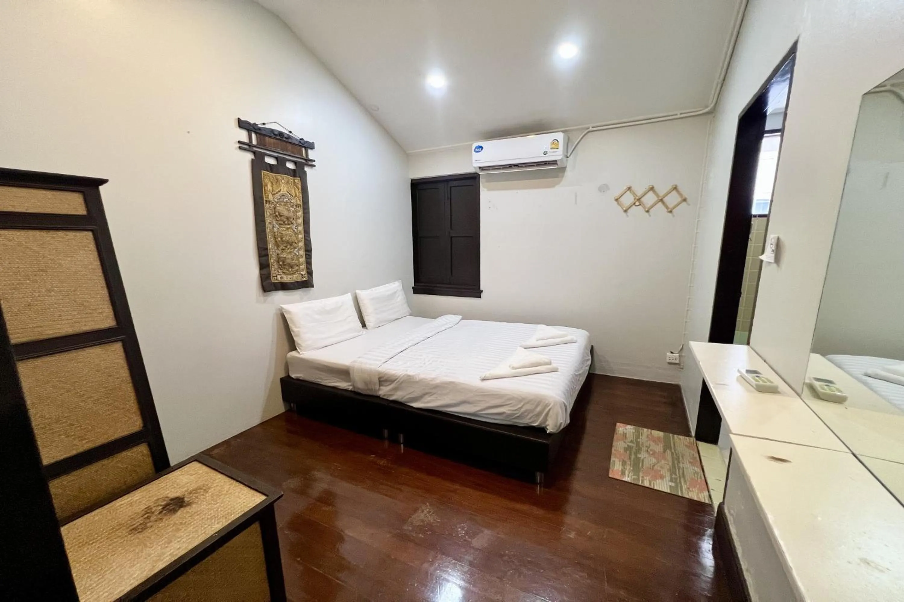 Bed in Orchid Hostel Near Bumrungrad hospital and Nana Market