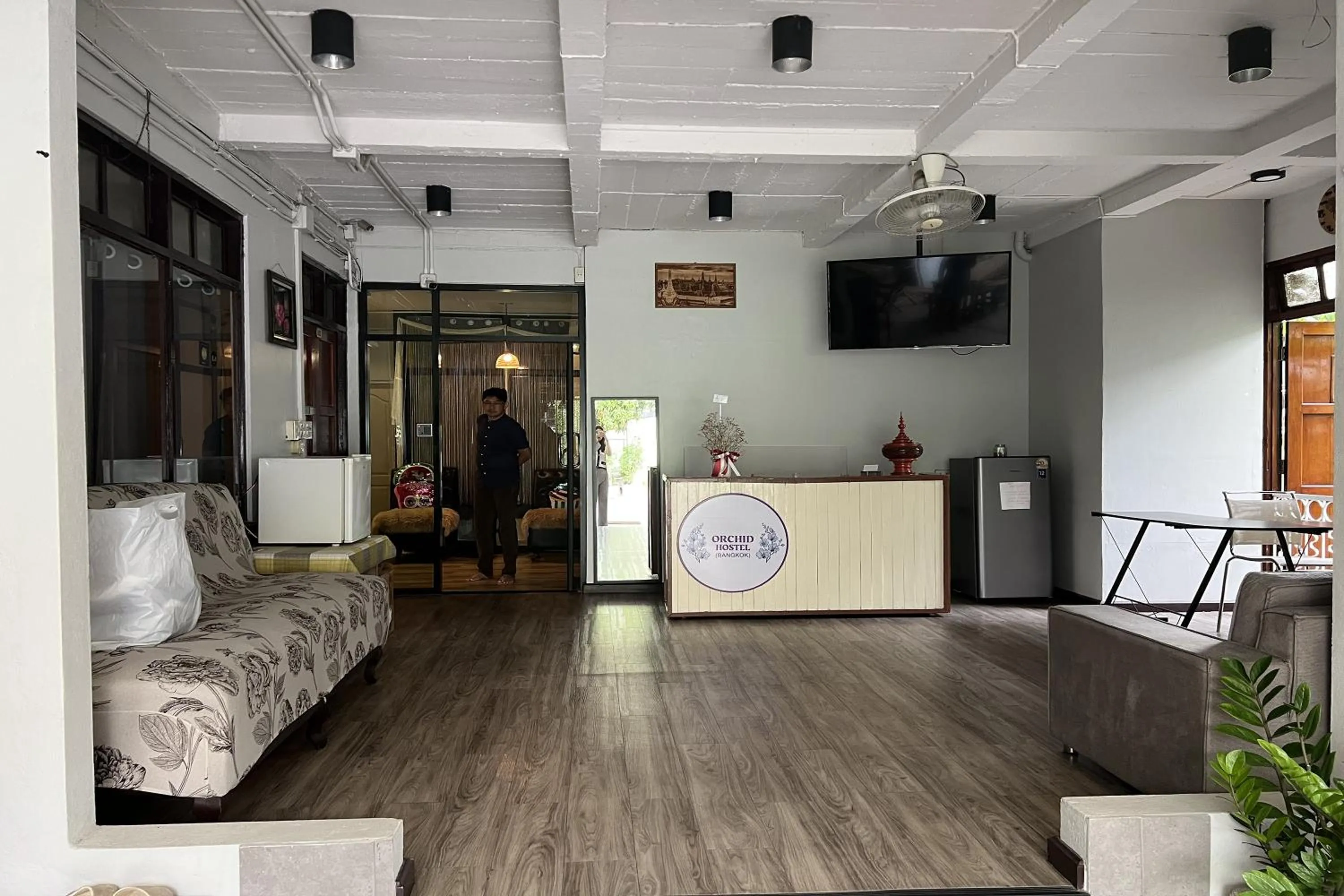 Lobby or reception in Orchid Hostel Near Bumrungrad hospital and Nana Market