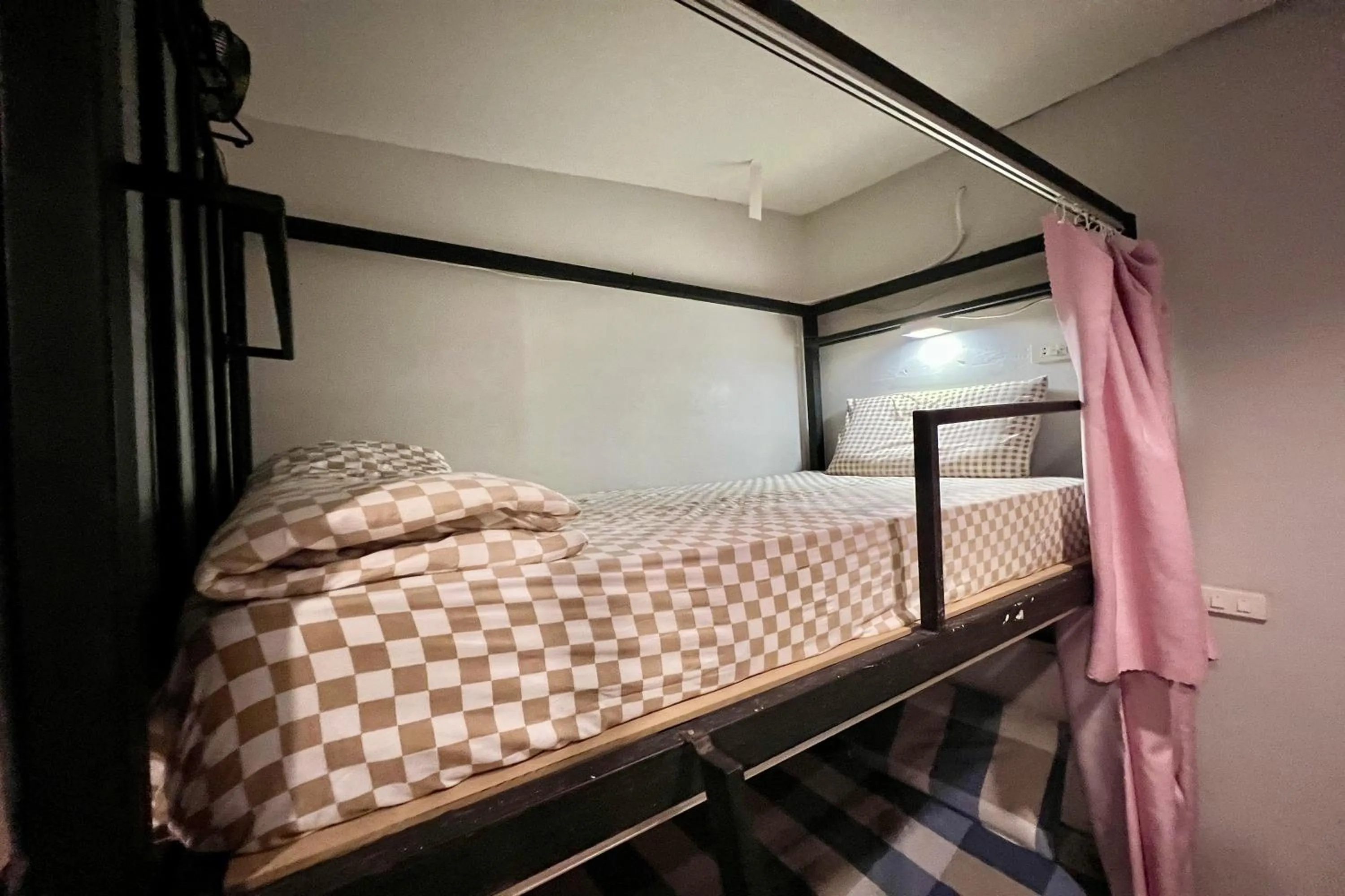Bed in Orchid Hostel Near Bumrungrad hospital and Nana Market