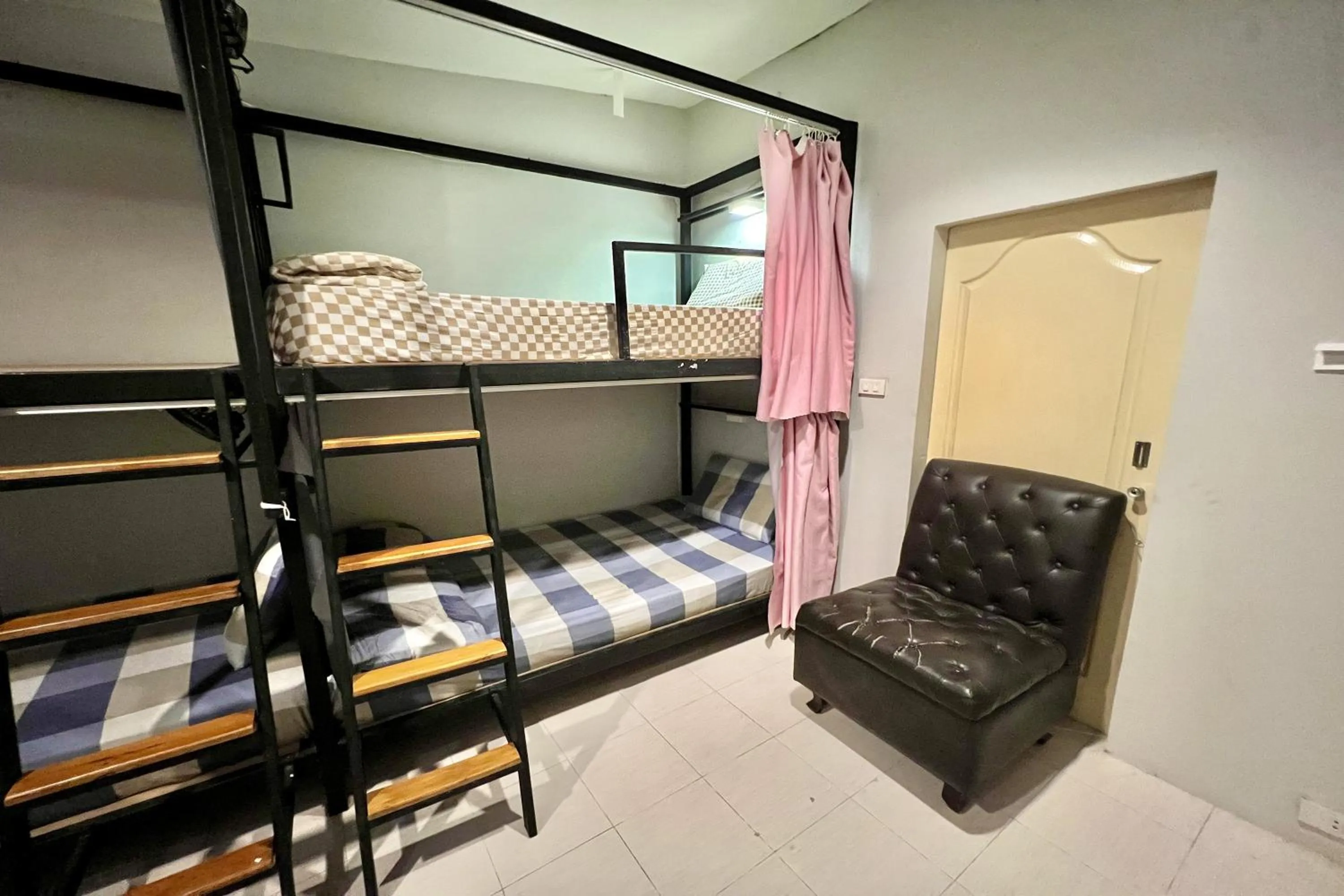 Bed in Orchid Hostel Near Bumrungrad hospital and Nana Market