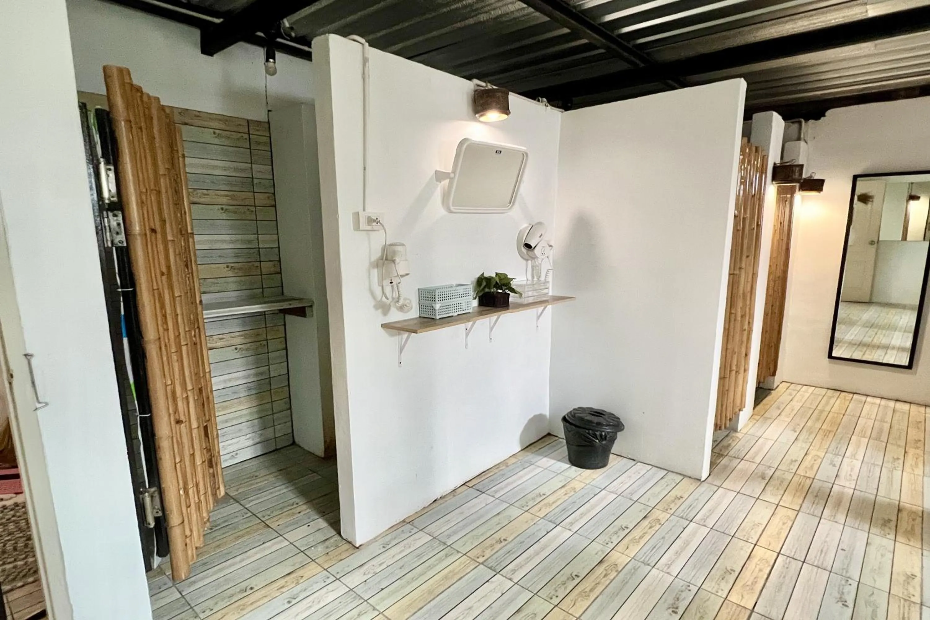 Bathroom in Orchid Hostel Near Bumrungrad hospital and Nana Market