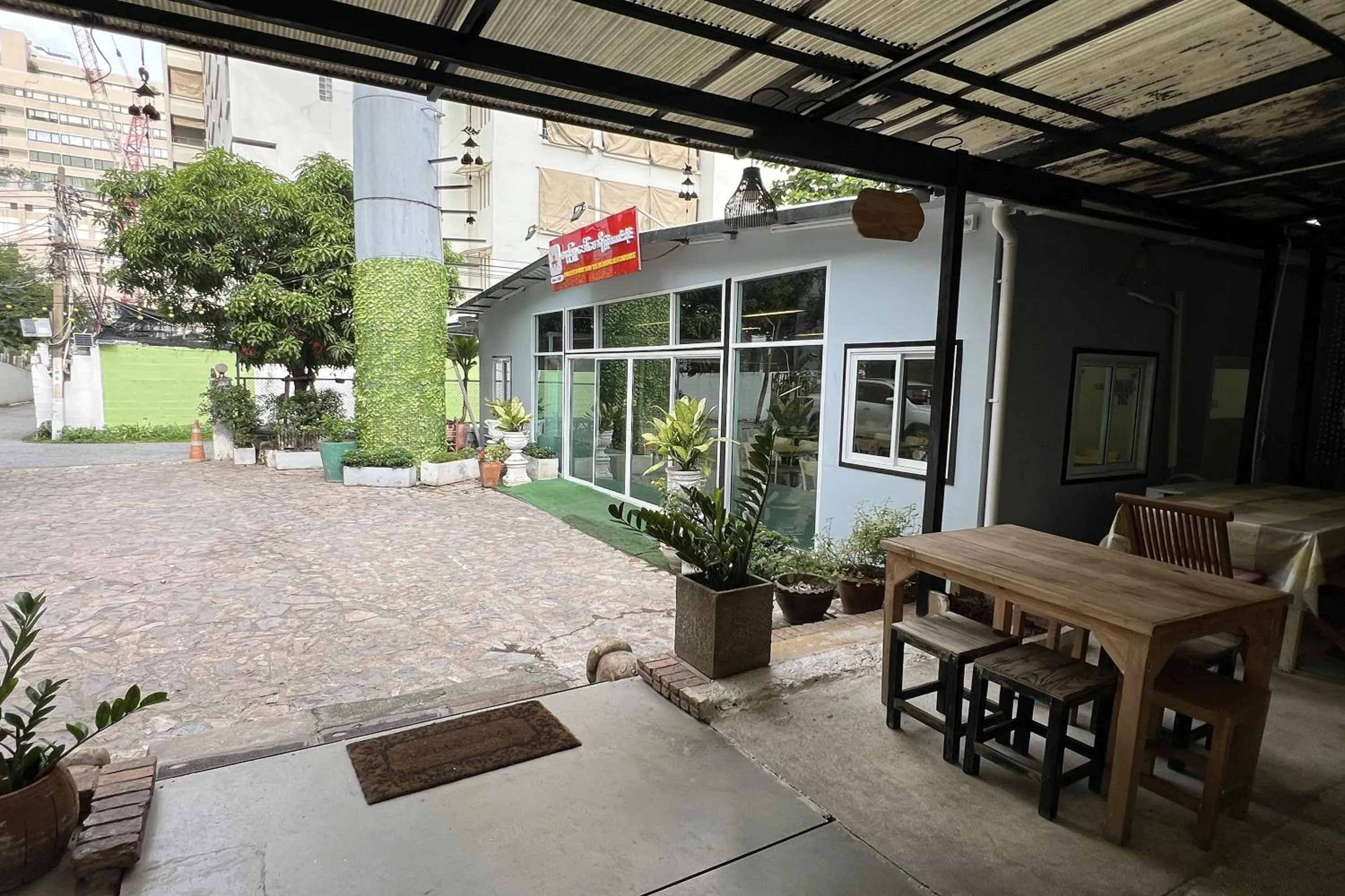 Property building in Orchid Hostel Near Bumrungrad hospital and Nana Market