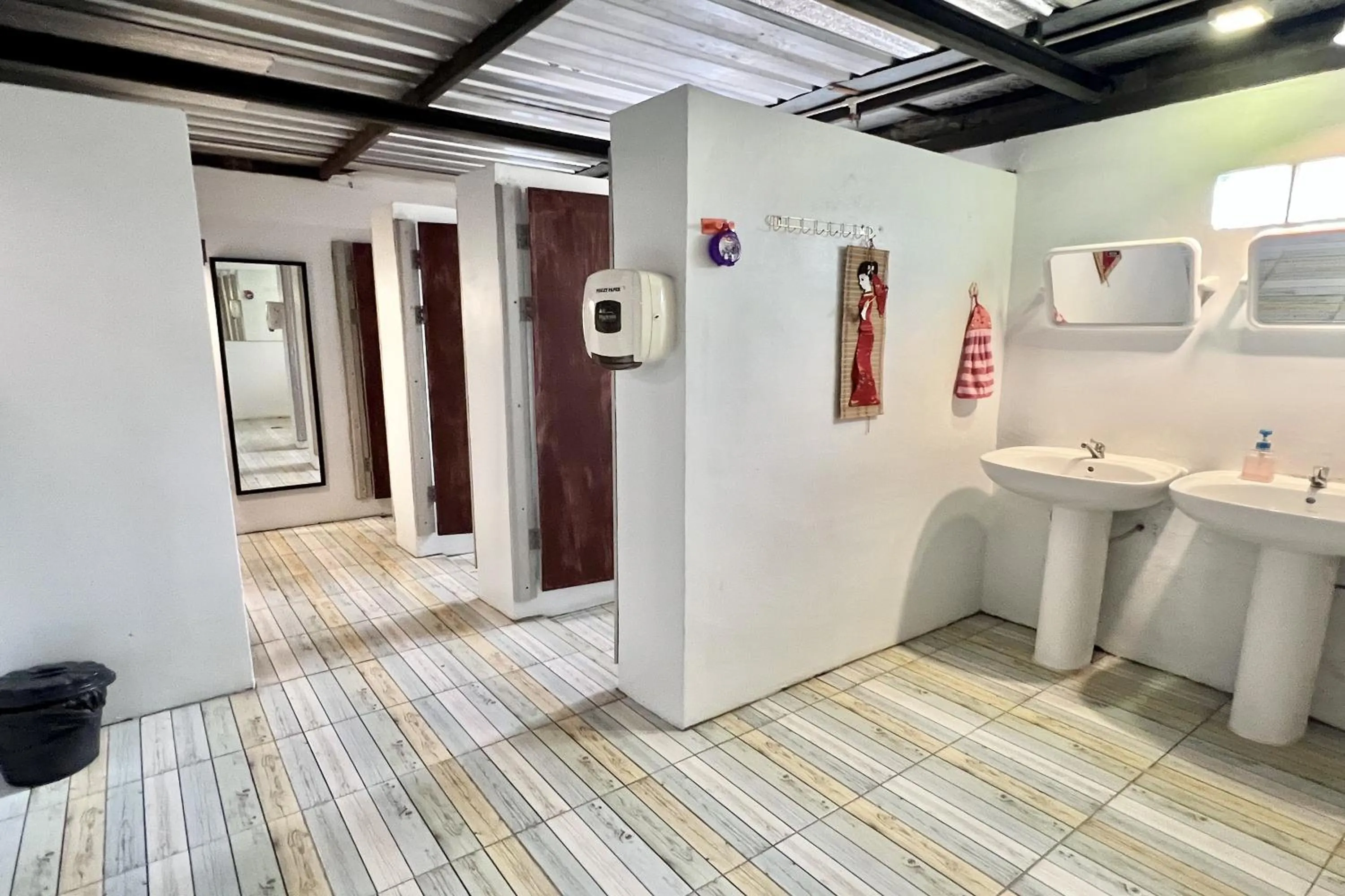 Bathroom in Orchid Hostel Near Bumrungrad hospital and Nana Market