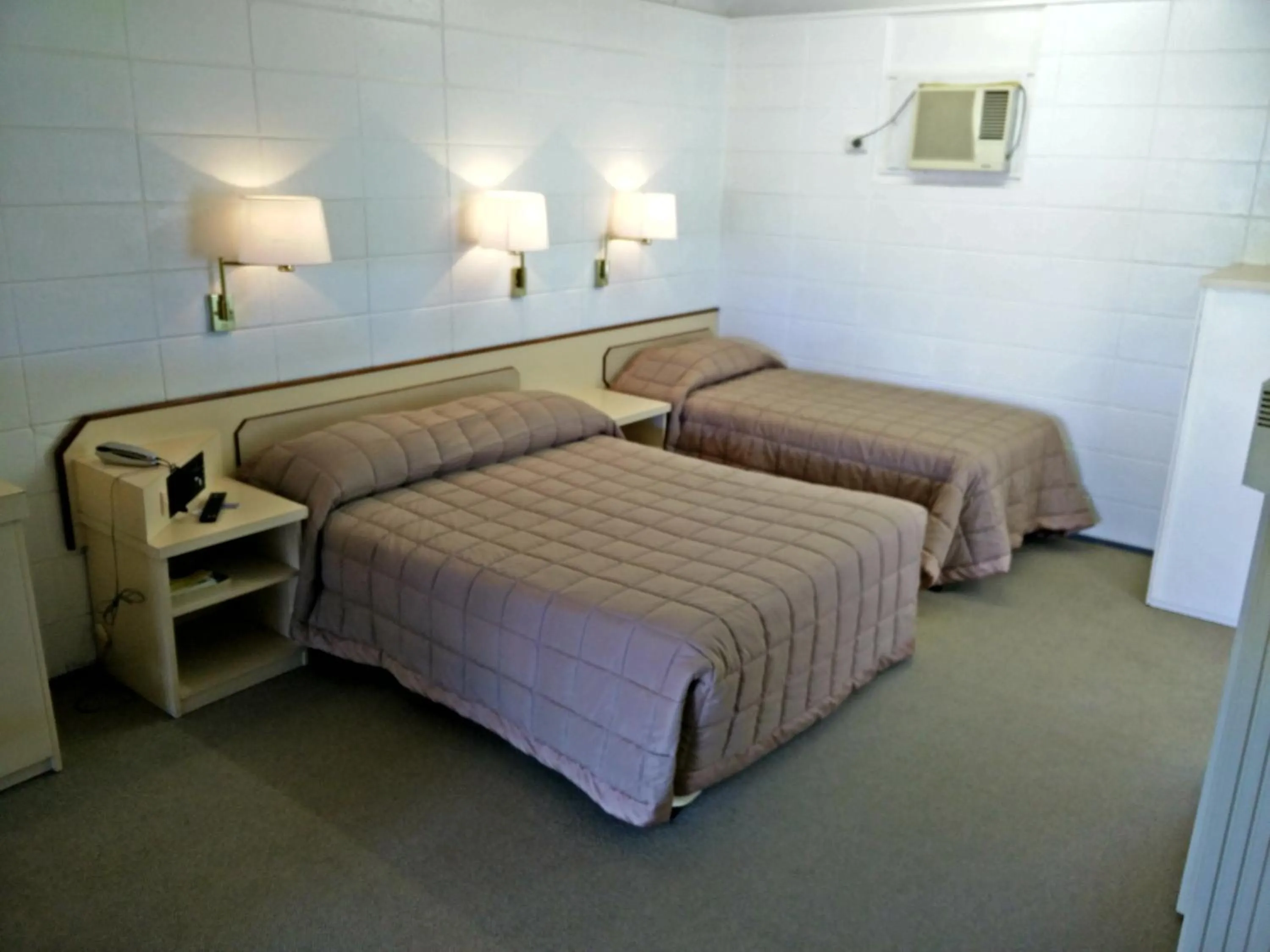 Bedroom, Bed in Cairns Motor Inn