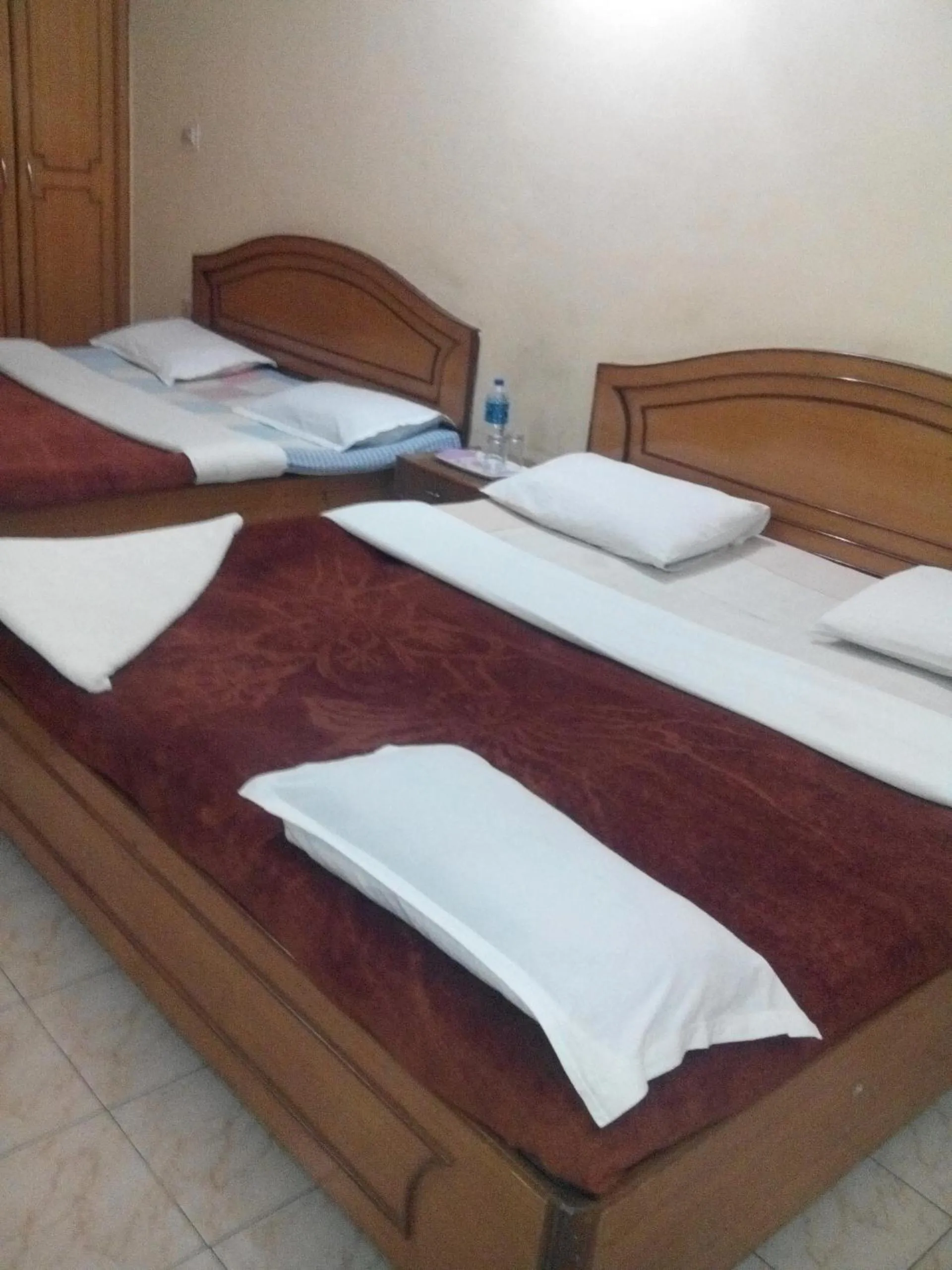 Bed in Rainbow Cottages-Budget Friendly rooms