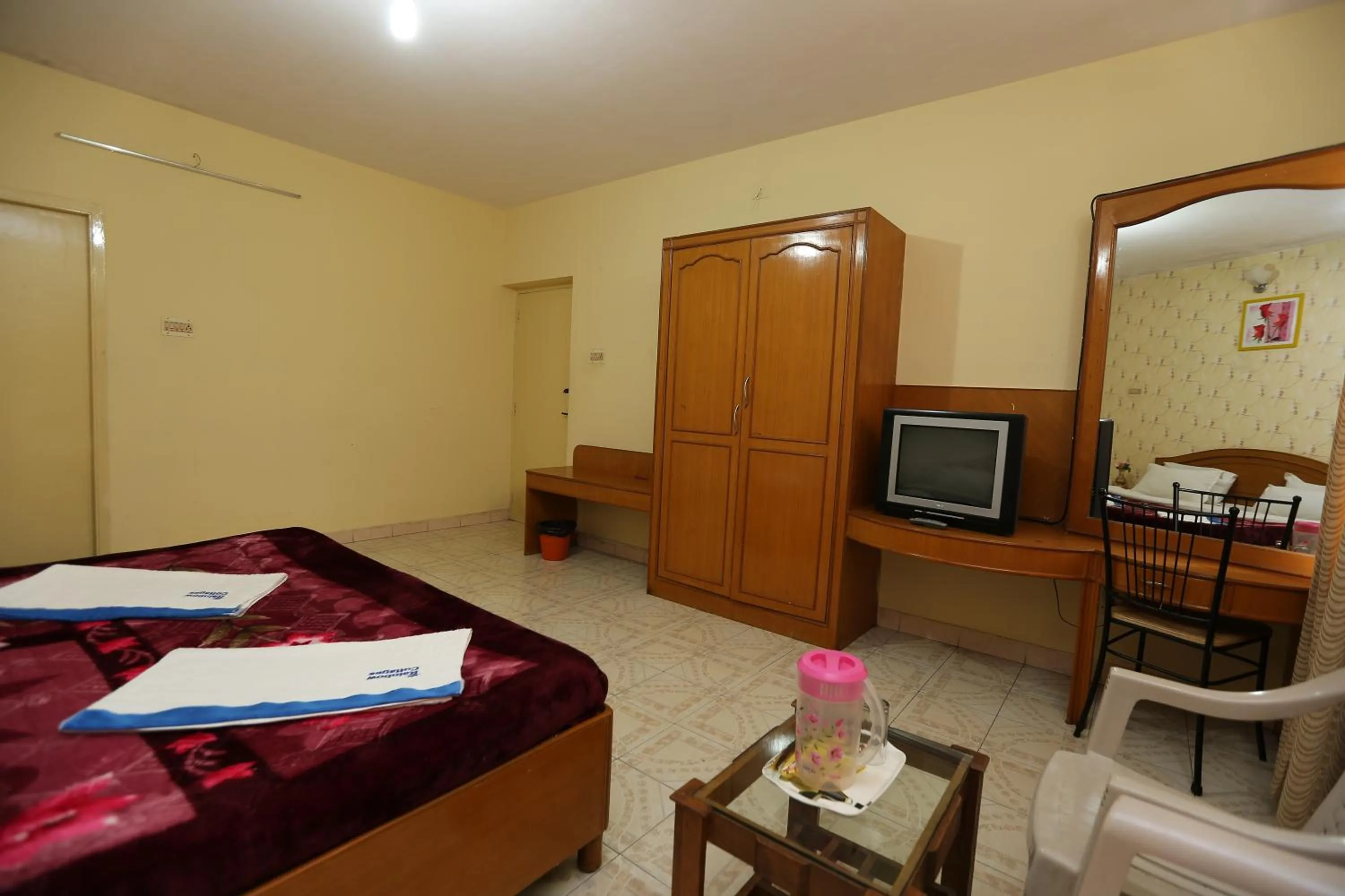 Decorative detail, Bed in Rainbow Cottages-Budget Friendly rooms