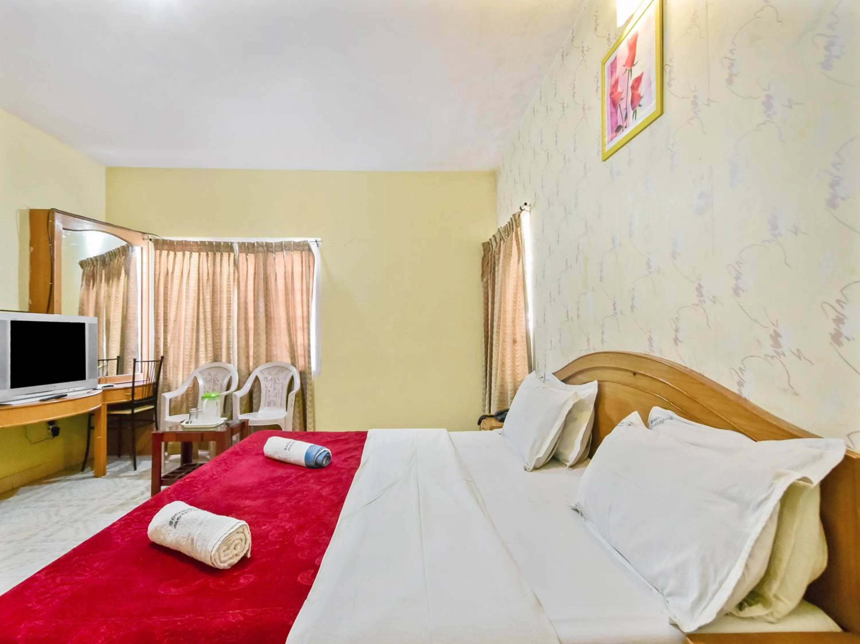 TV and multimedia, Bed in Rainbow Cottages-Budget Friendly rooms