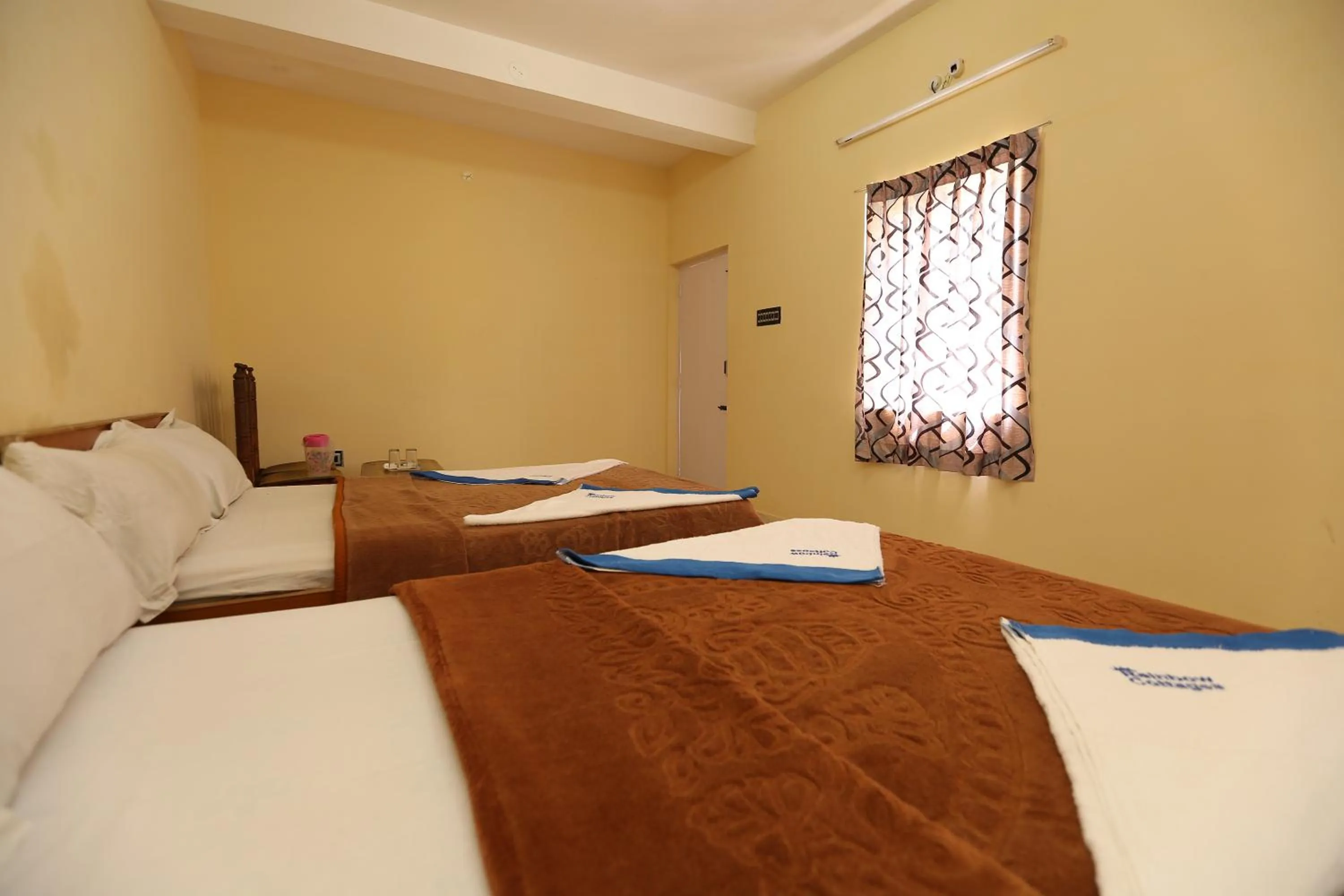 Bed in Rainbow Cottages-Budget Friendly rooms