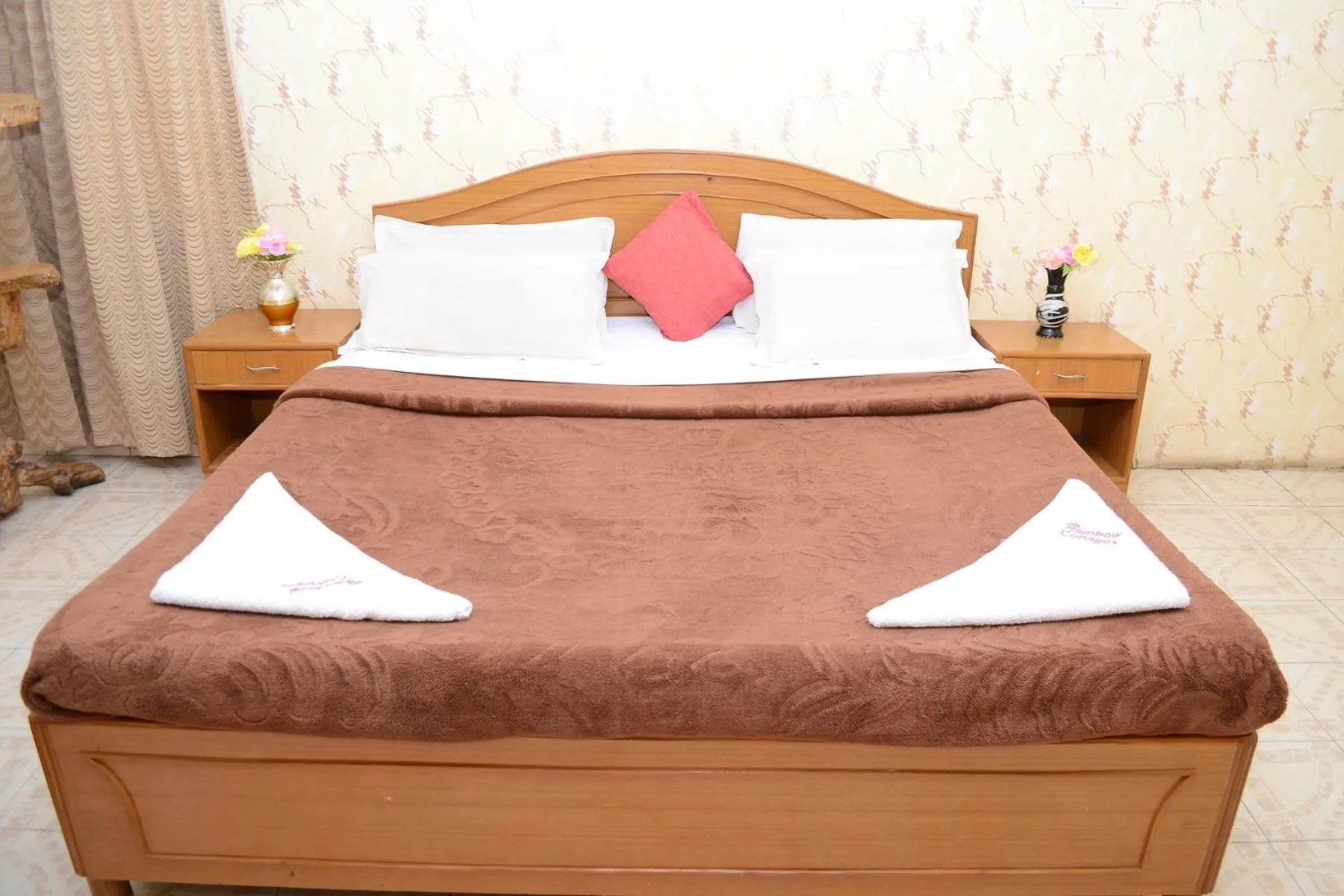Bed in Rainbow Cottages-Budget Friendly rooms